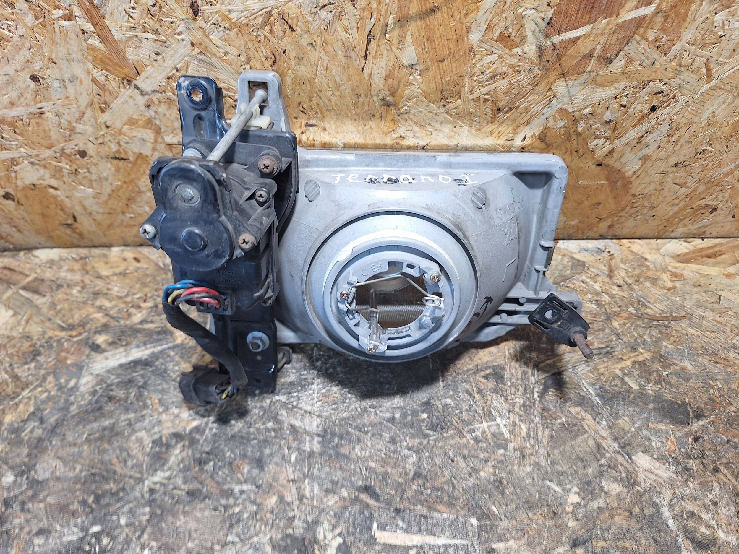 light left front NISSAN TERRANO and 86-94 EUROPA