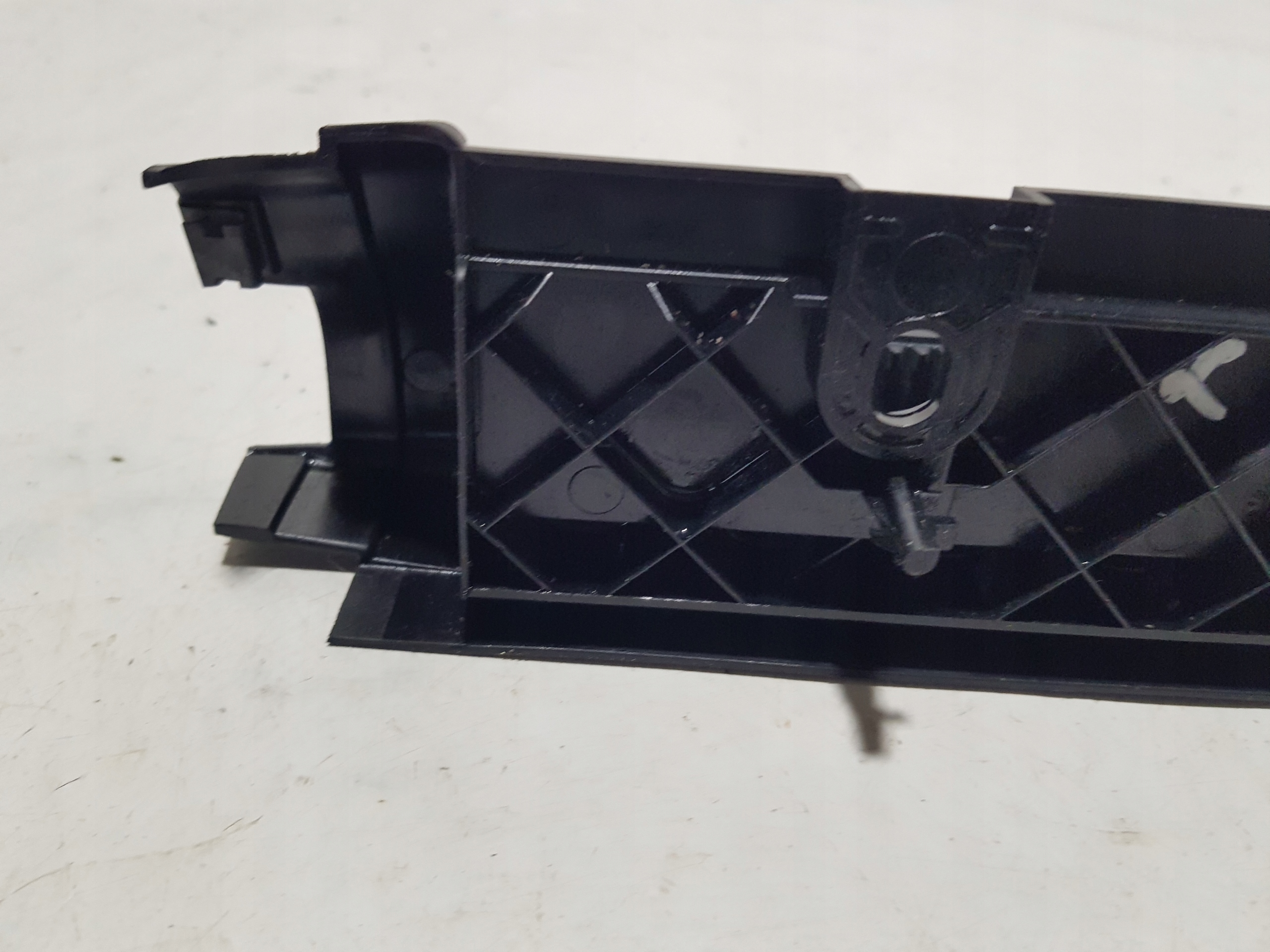 bracket holder roofs boot right rear part MERCEDES W207 A207 CABRIO