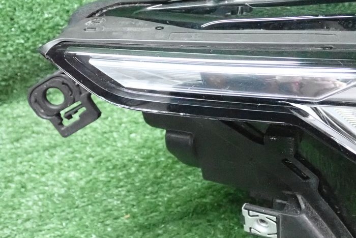 VW GOLF VIII 19- reflektor rechts Licht rechts