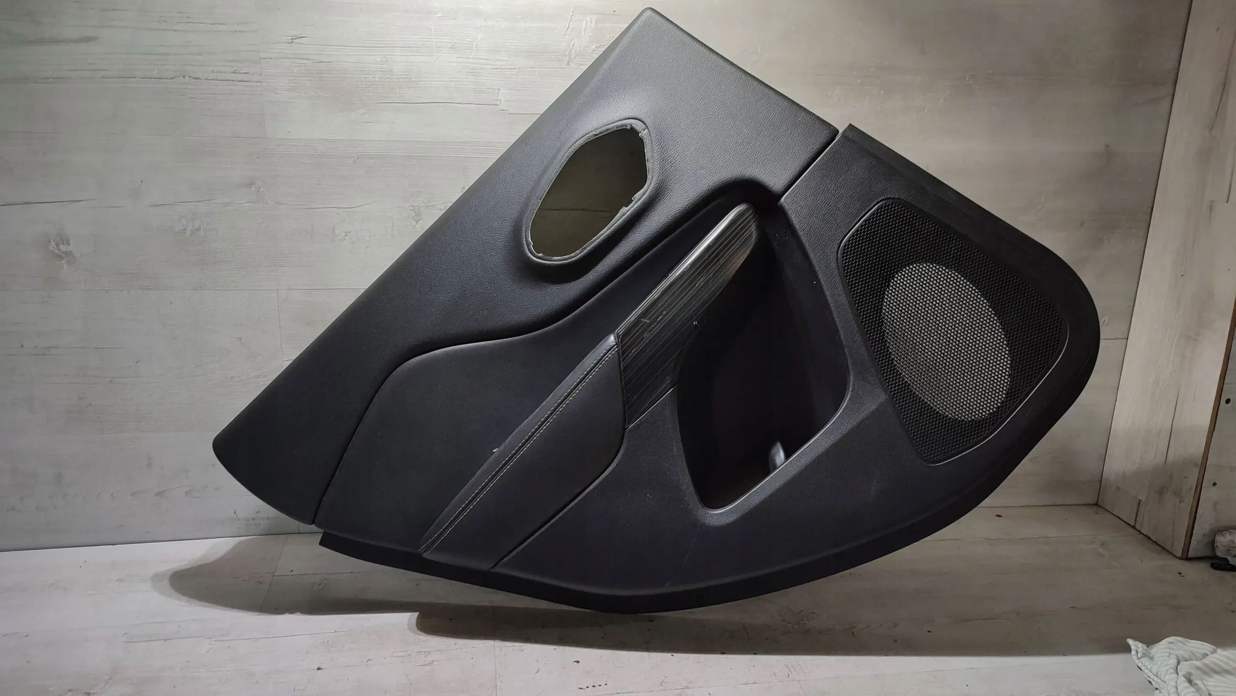 Jeep Cherokee KL 15r. 2.0d side upholstery door left rear part