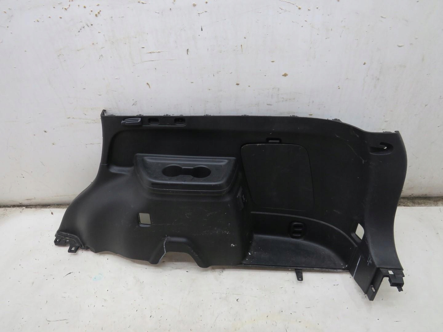 BOCZEK BAGAŻNIKA PRAWY OUTLANDER III