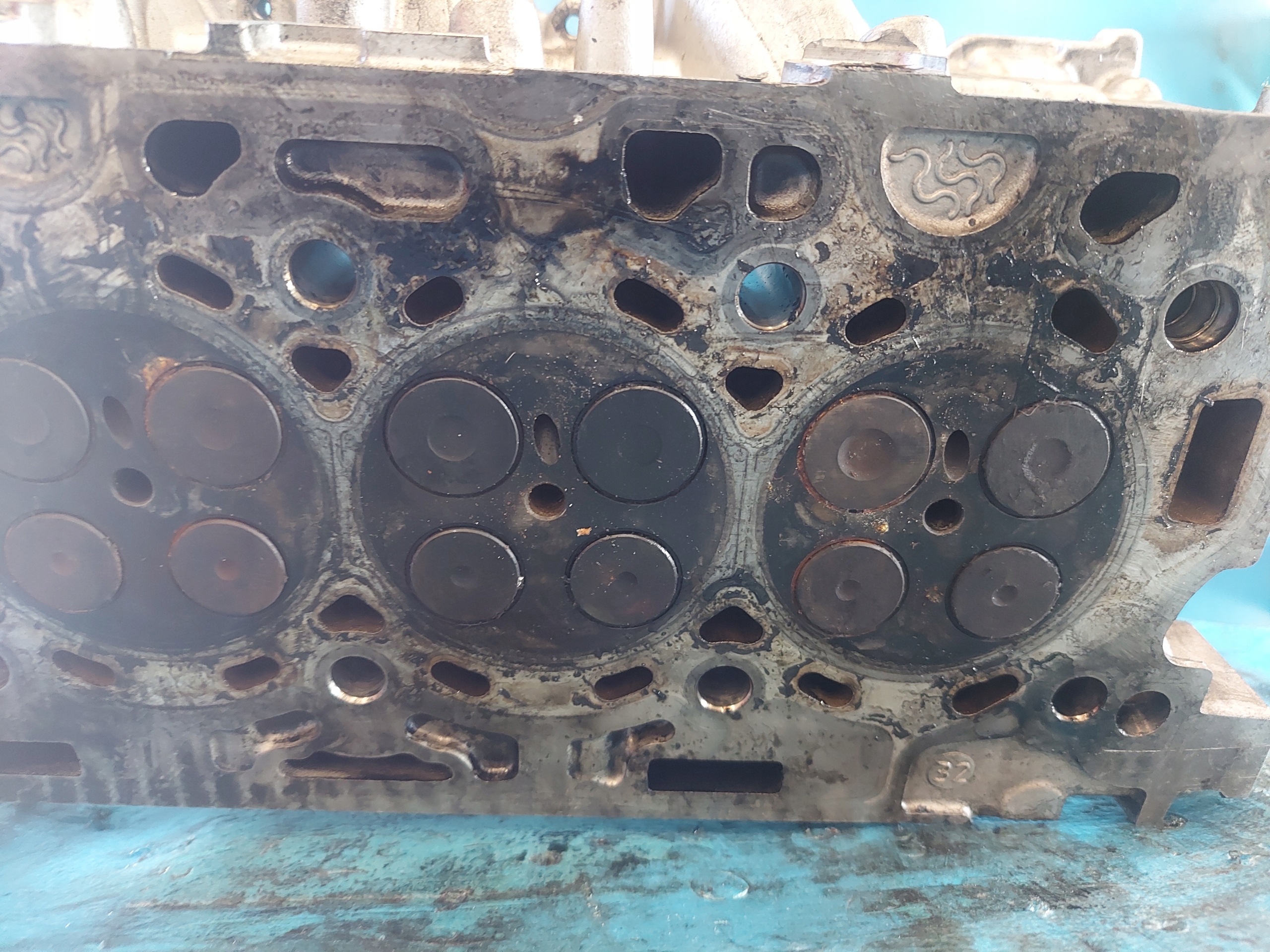 glava FOCUS C-MAX 1.6 TDCI G8DA