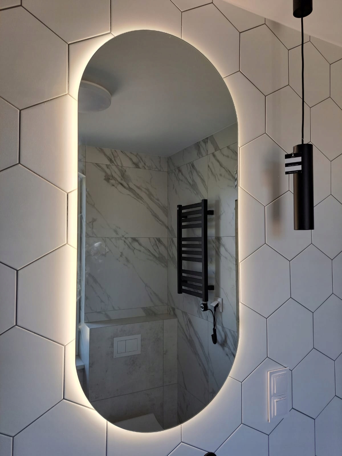 LUSTRO OWALNE ŁAZIENKOWE LED 60x90 PODŚWIETLANE OWAL LEDOWE GLAMOUR Wysokość 900 mm