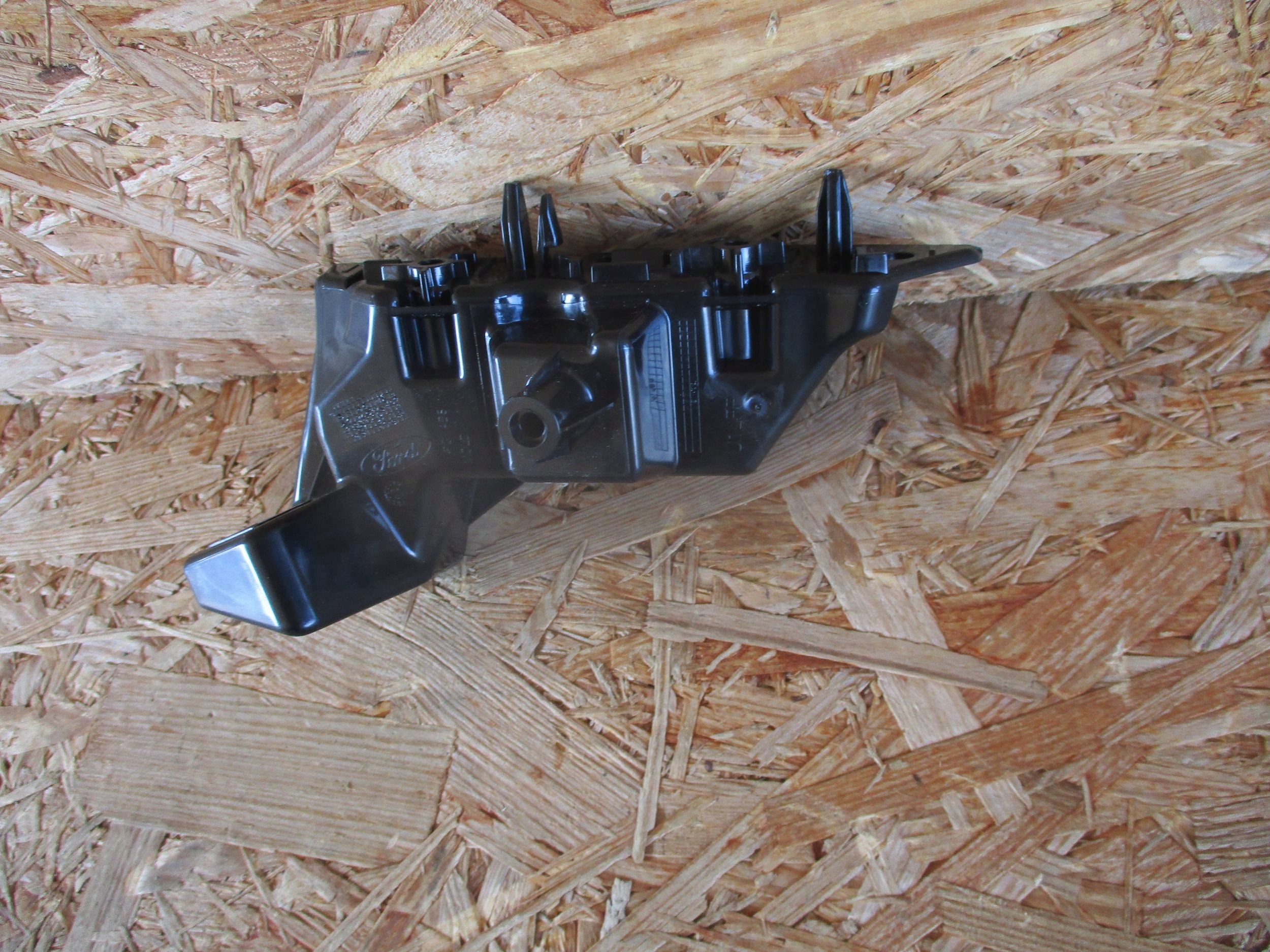 bumper bracket front right FORD FOCUS MK4