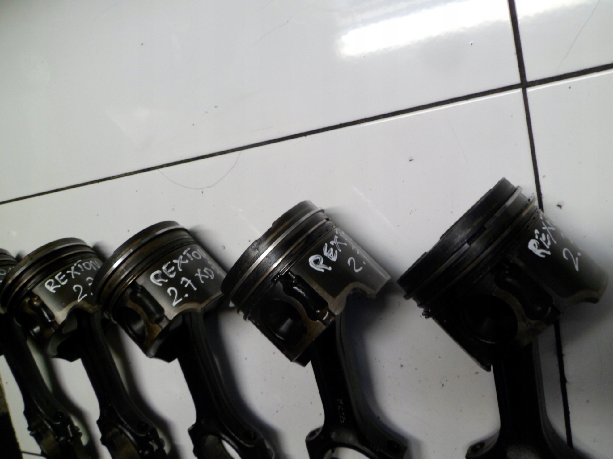 SSANGYONG REXTON 2.7XDI piston with connecting rod