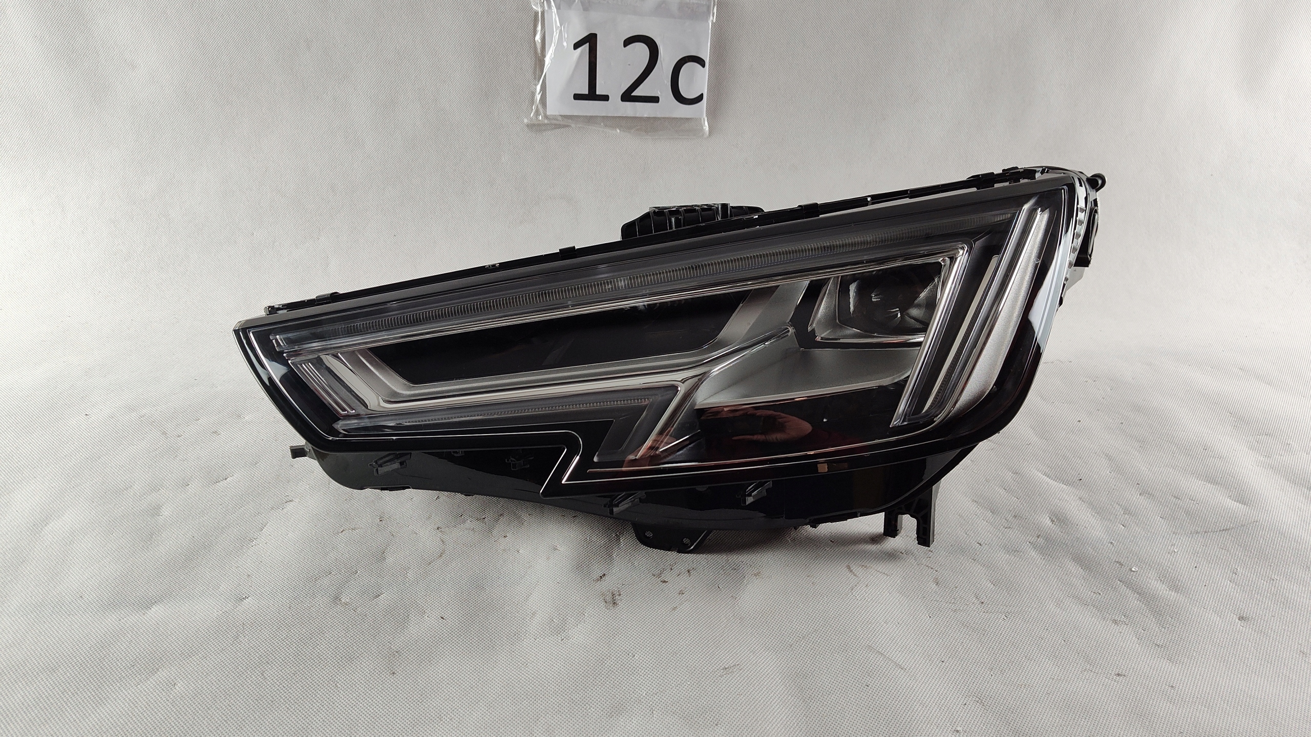 Audi A4 B9 15- Фара левая full led 8W0941033 европа