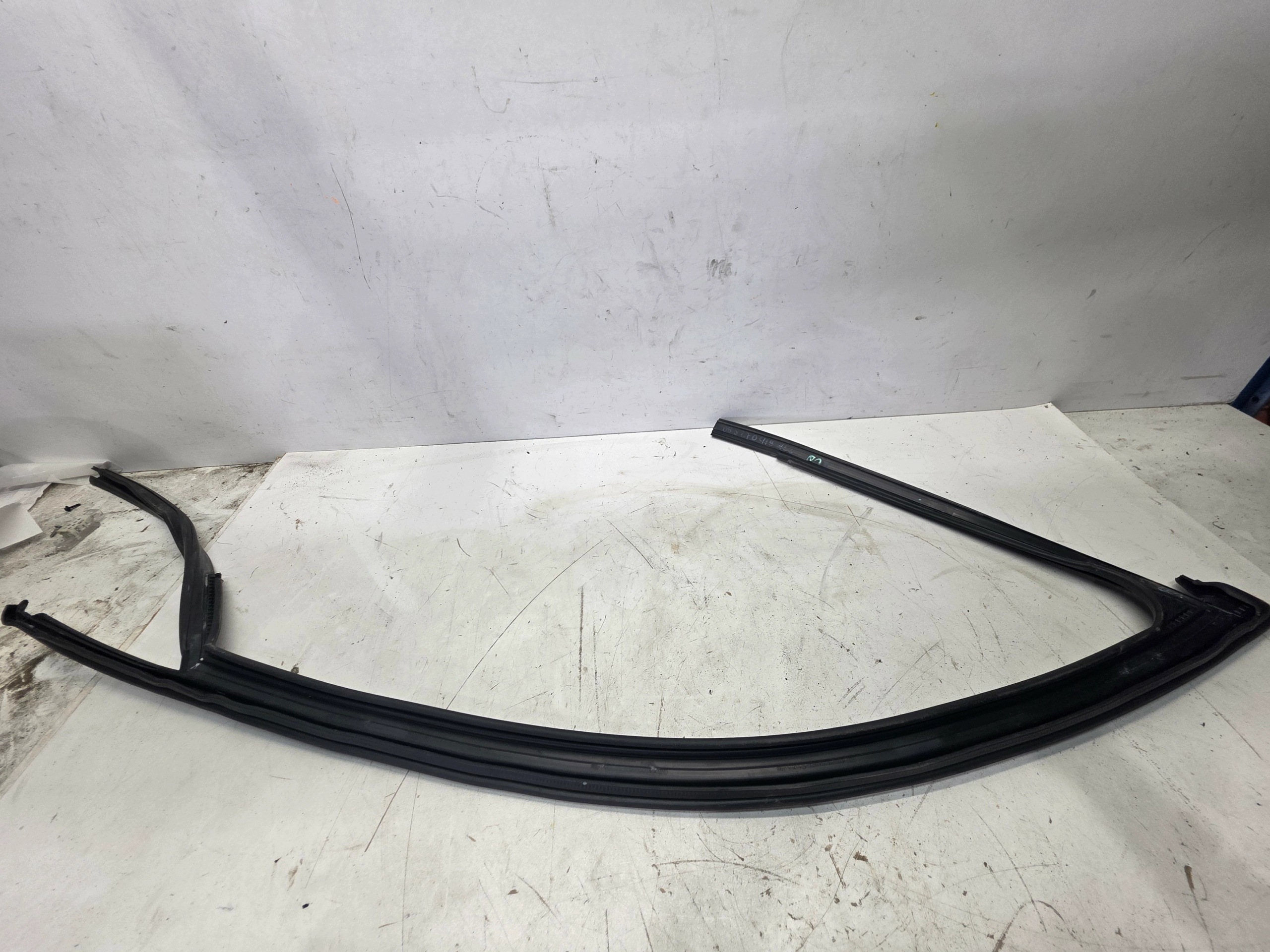 gasket door moulding CHROM left front AUDI Q5 FY 80A837431A