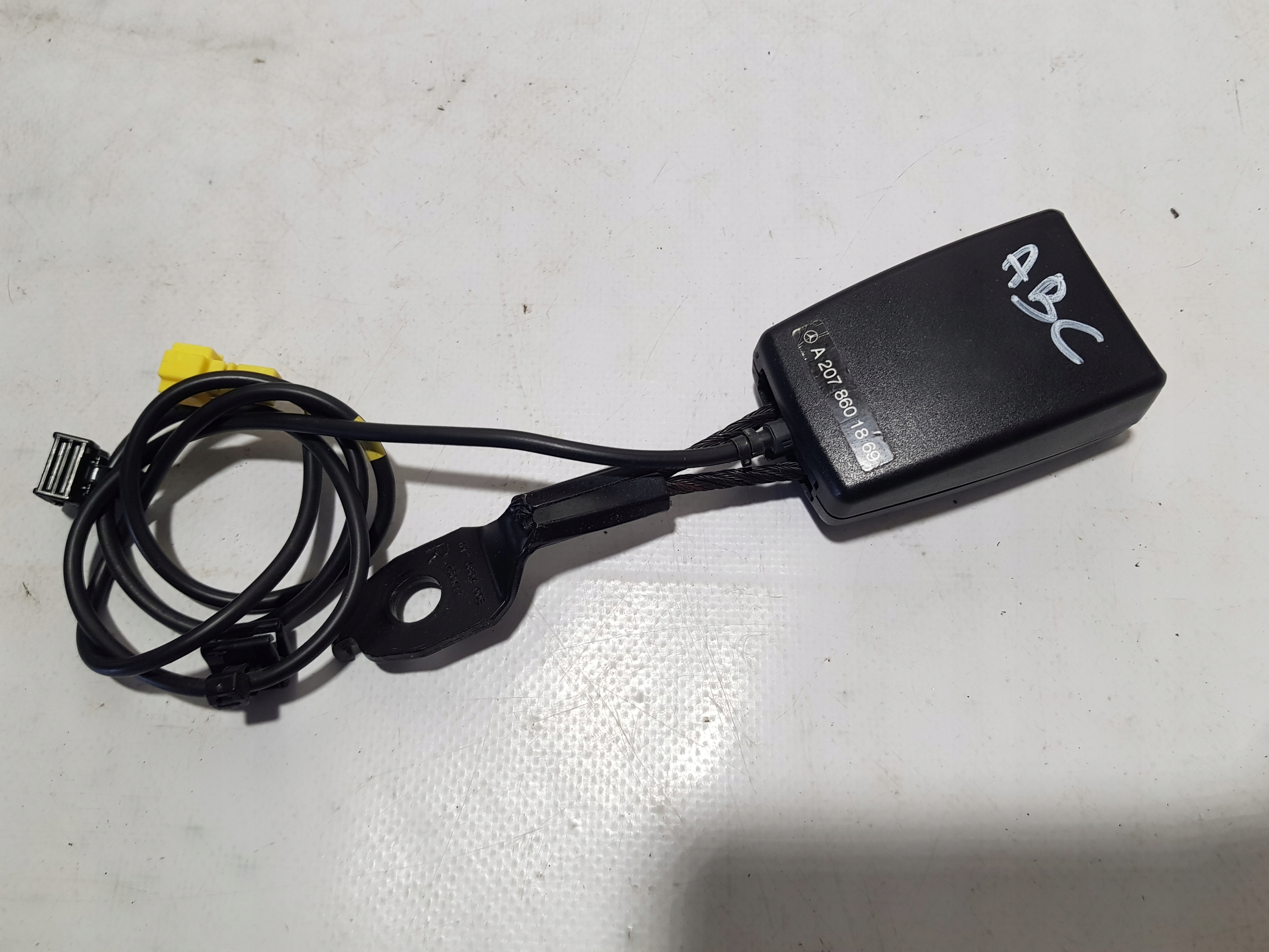 MERCEDES W207 ZAPINKA supports right front A2078601869