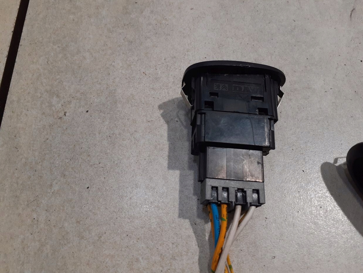 switch button of control of the window right front CITROEN C3 1.4 HDI