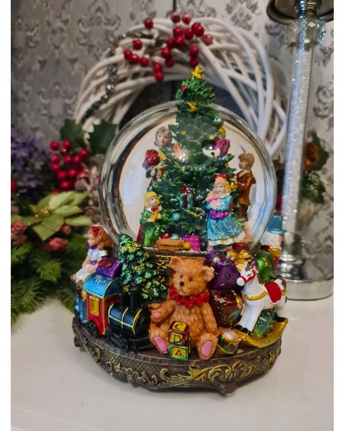 SZKLANA KULA Z POZYTWKĄ / CHOINKA Z PREZENTAMI Marka inna