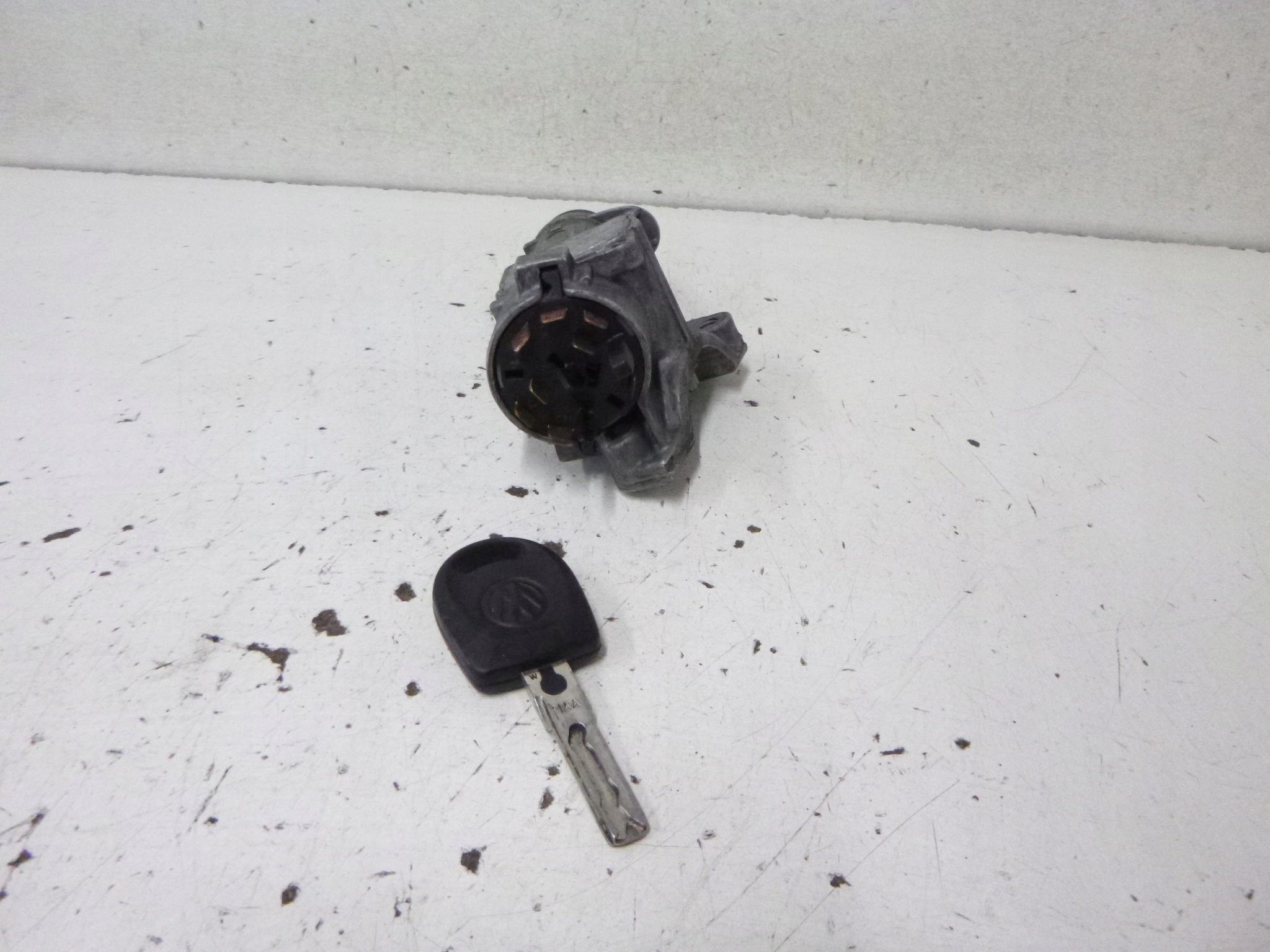 ignition + key VW Golf IV 1.6 1999r. 4B0905851C
