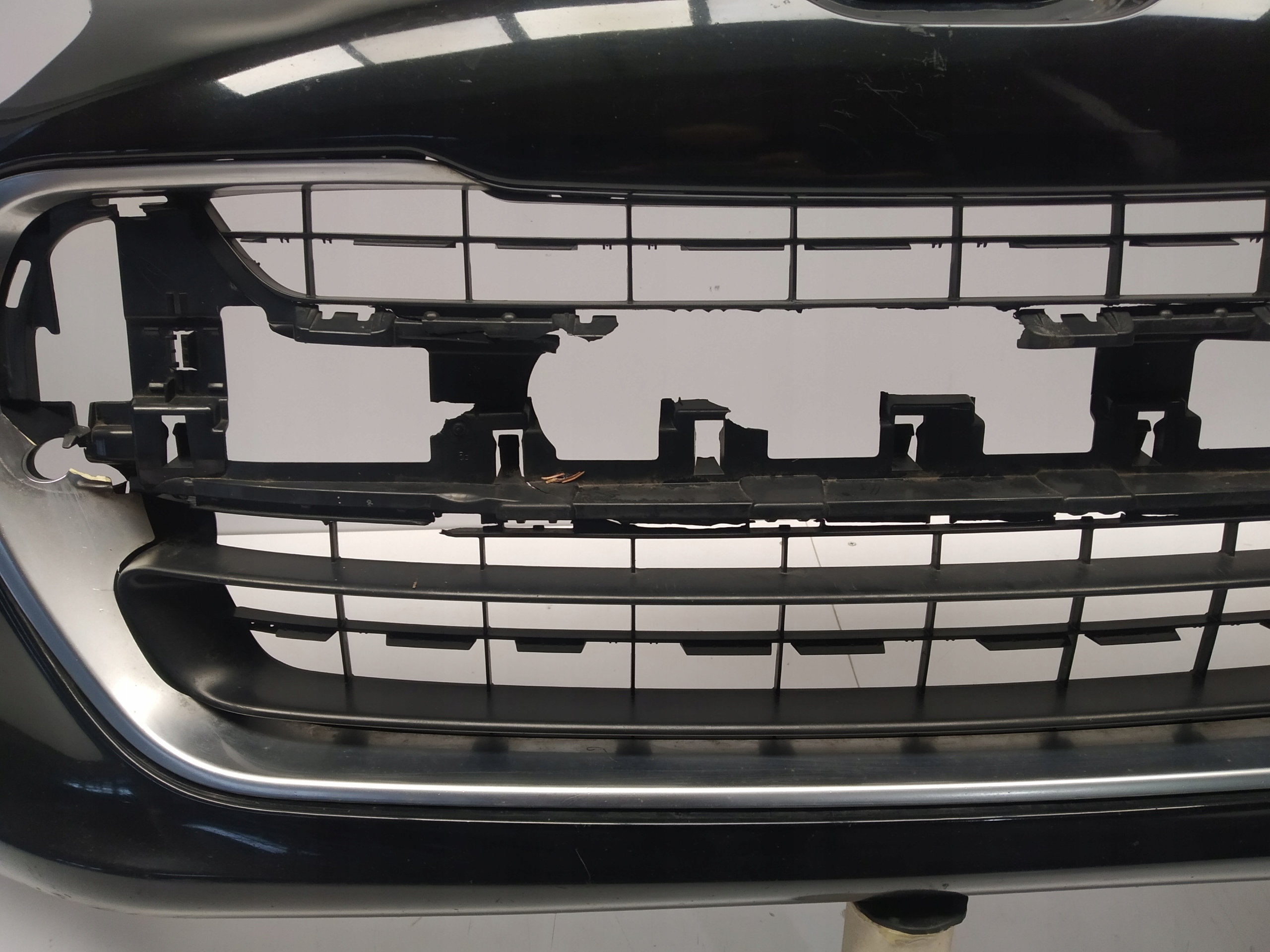2011r- Peugeot 308 T7 lift bumper front original grid black