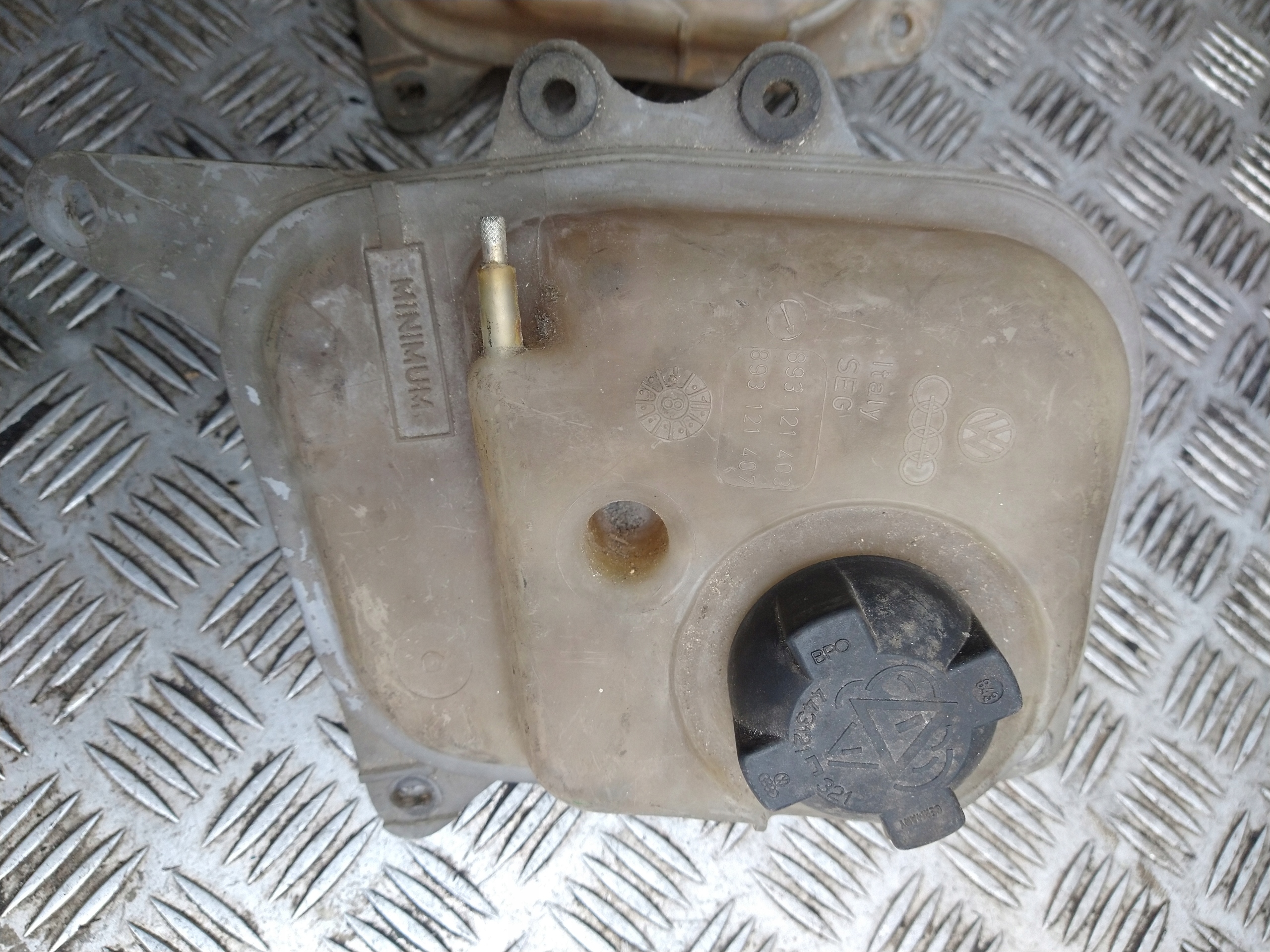 AUDI 80 Scheibenwaschbehälter 893121403 DECKEL