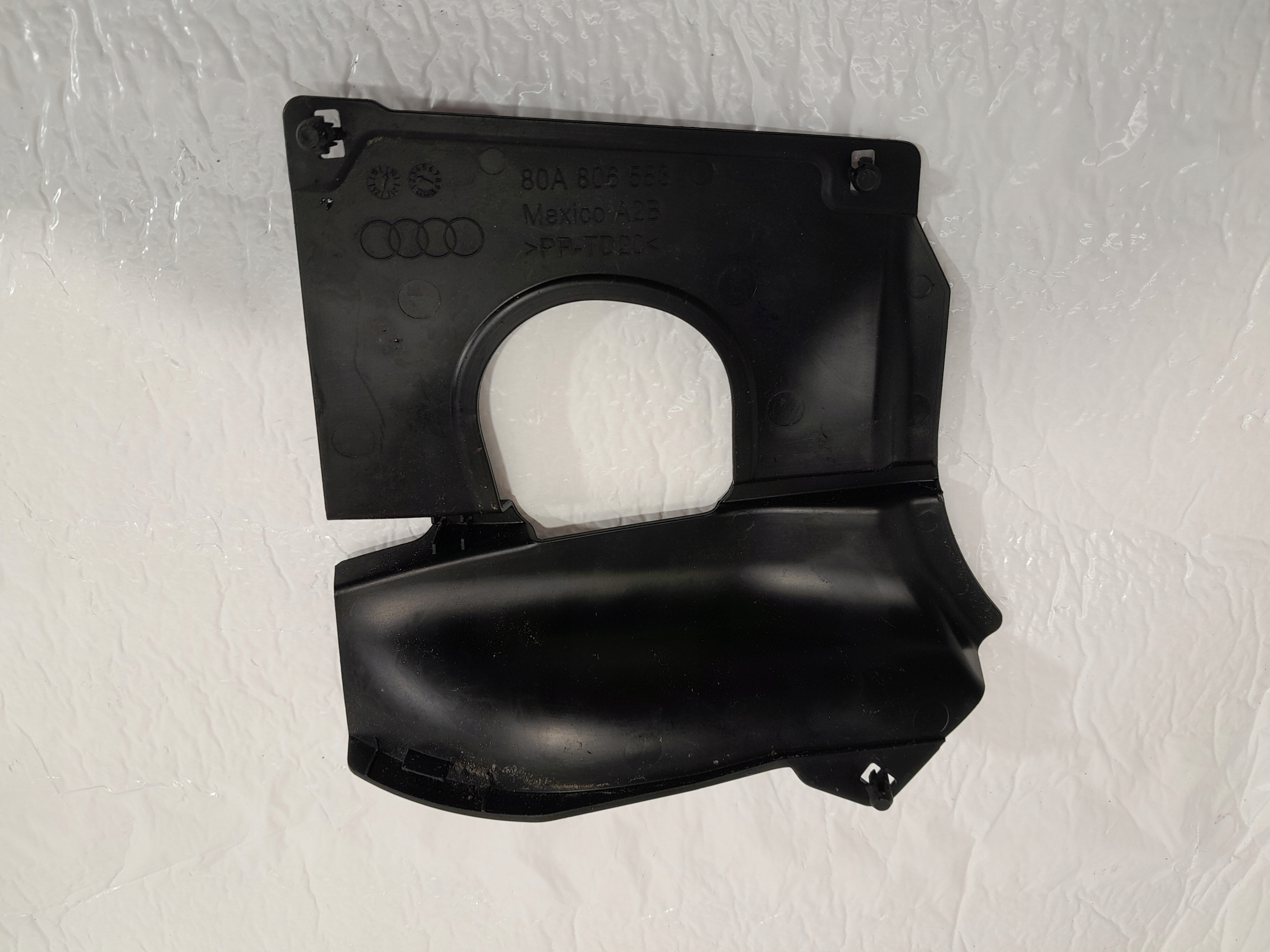 AUDI Q5 II 80A cover cap KOMORY of the engine left 80A806583