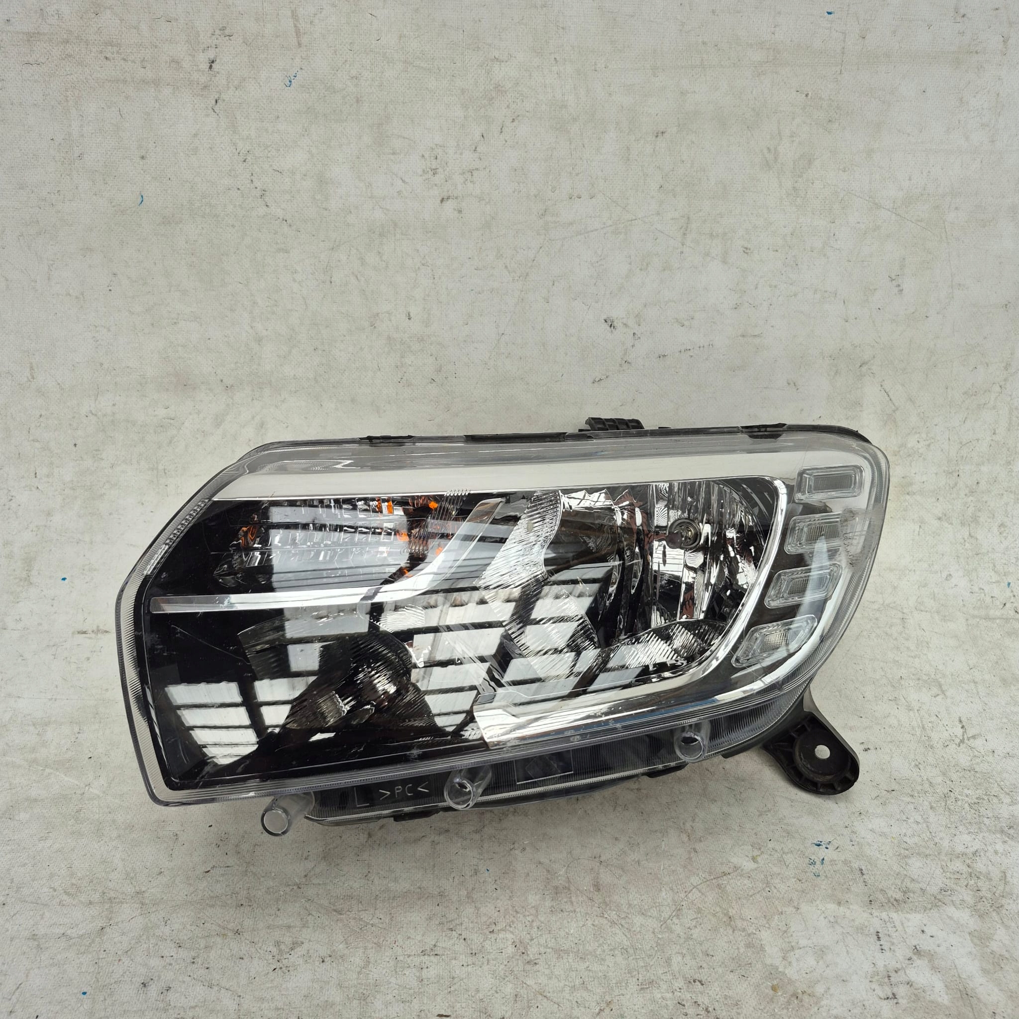 DACIA SANDERO II LIFT 16- light left front front Z LED 260605665R