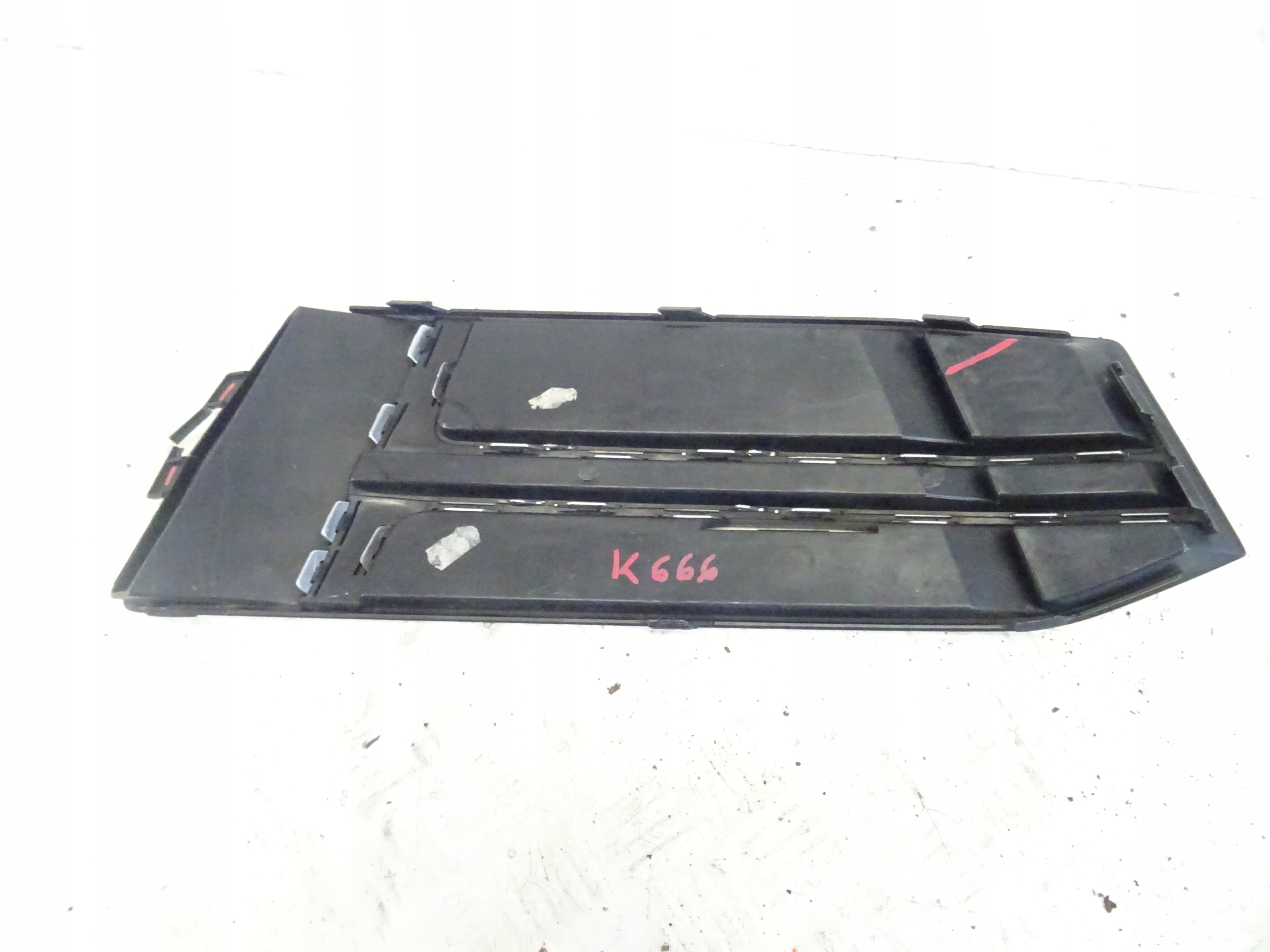 grid of a bumper front front left AUDI A4 B9 S-LINE 8W0807681F