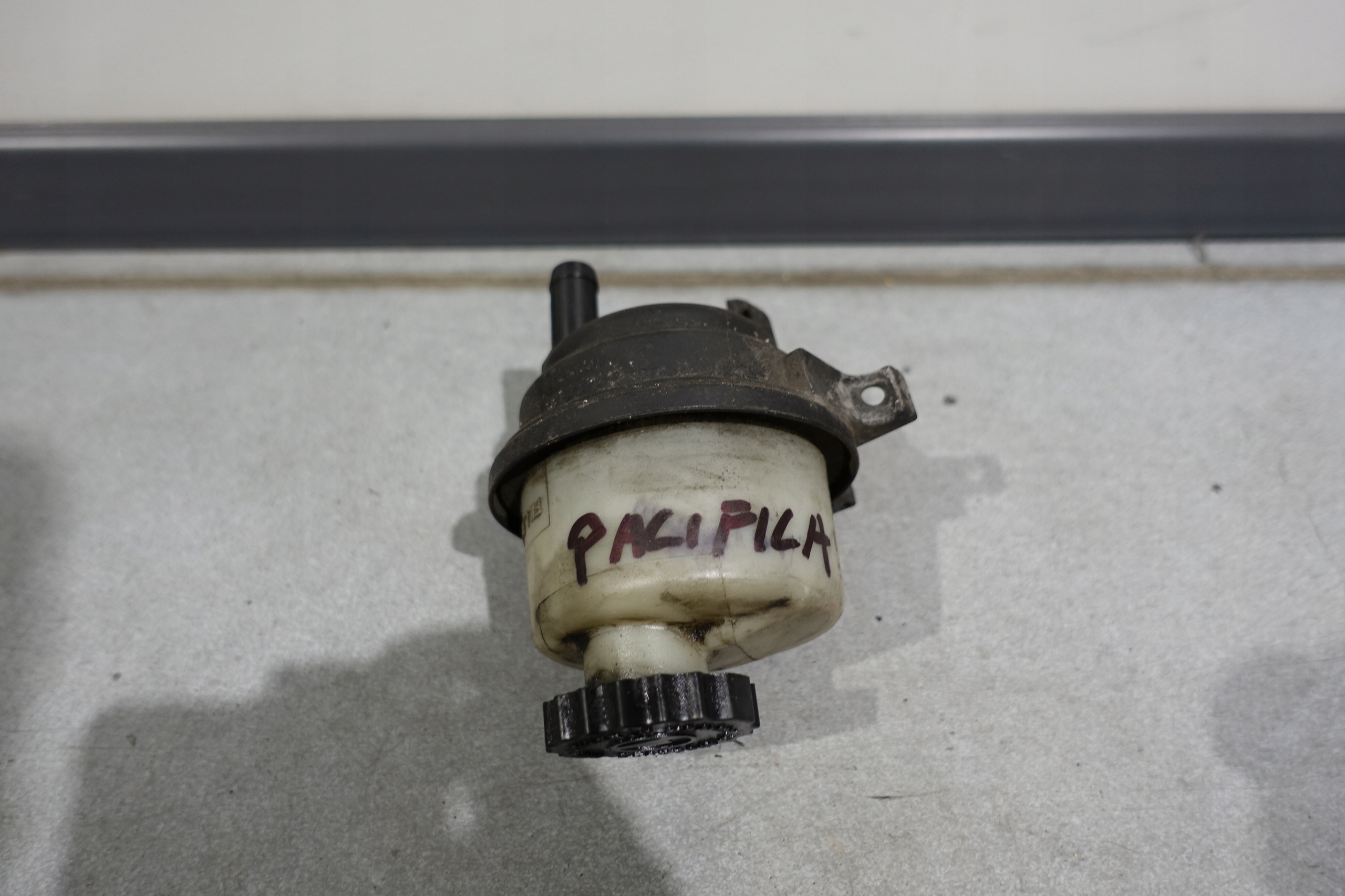 CHRYSLER PACIFICA ZBIORNICZEK PŁYNU WSPOMAGANIA