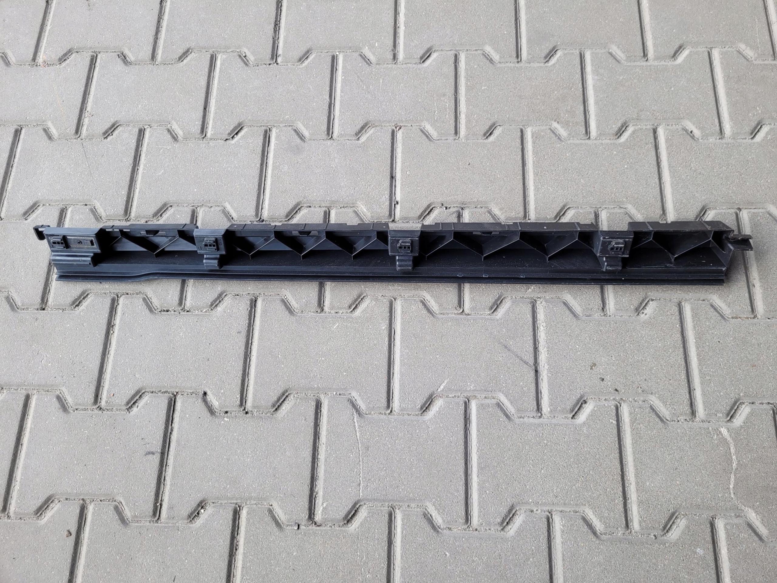 support holder mouldings PROGOWEJ right 31386130 VOLVO S90 II V90