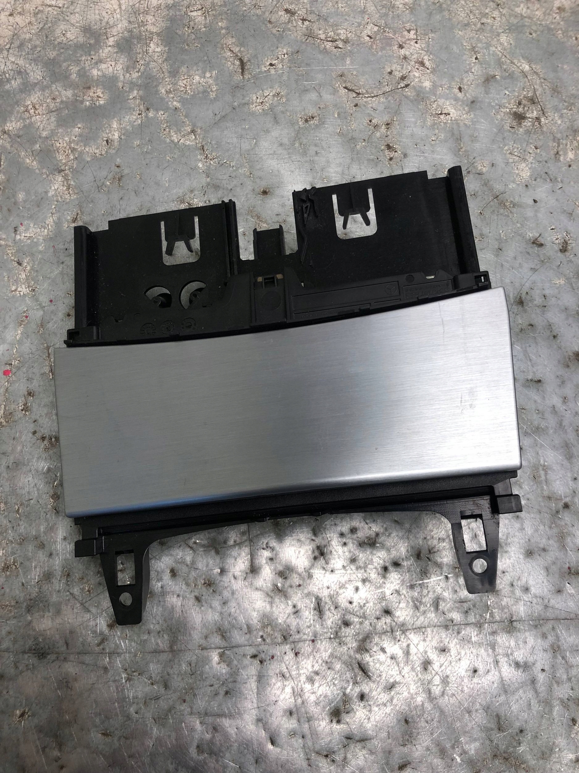 ashtray passenger compartment MERCEDES W204 A2046801350