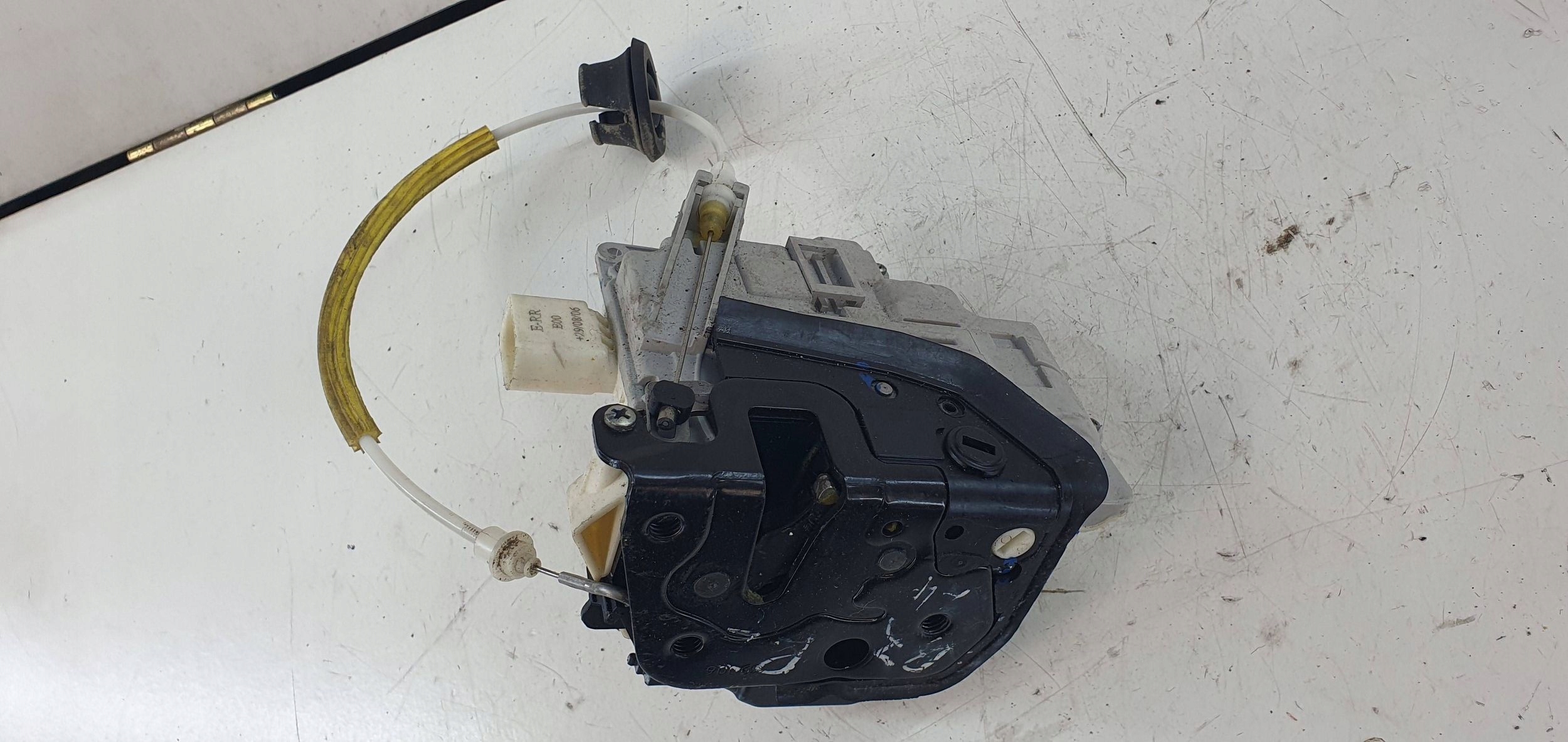 Audi A4 B7 8E0 lock door rear right rear part