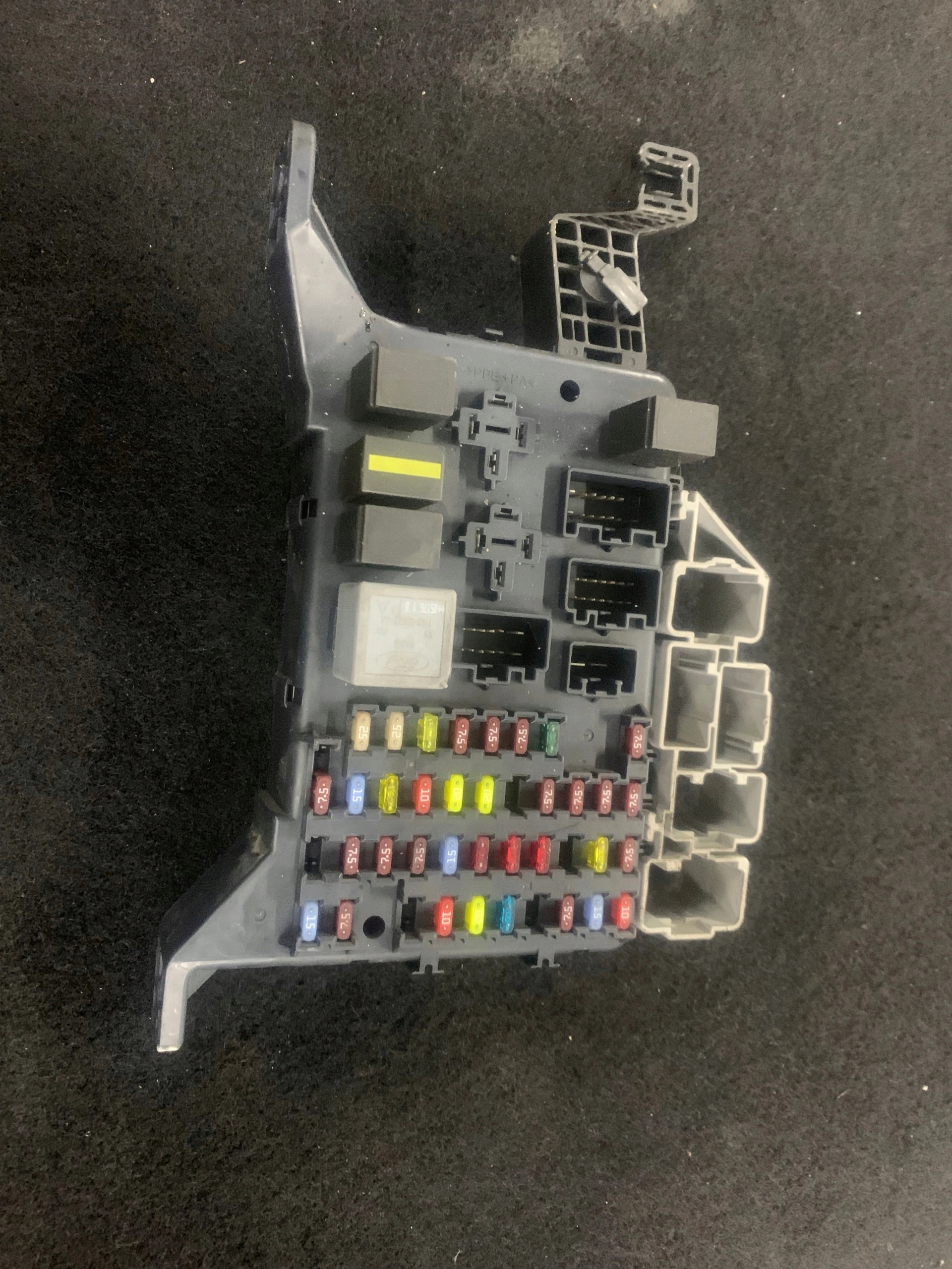 SKRZYNKA BEZPIECZNIKÓW MONDEO MK4 4S7T-14A073-AB