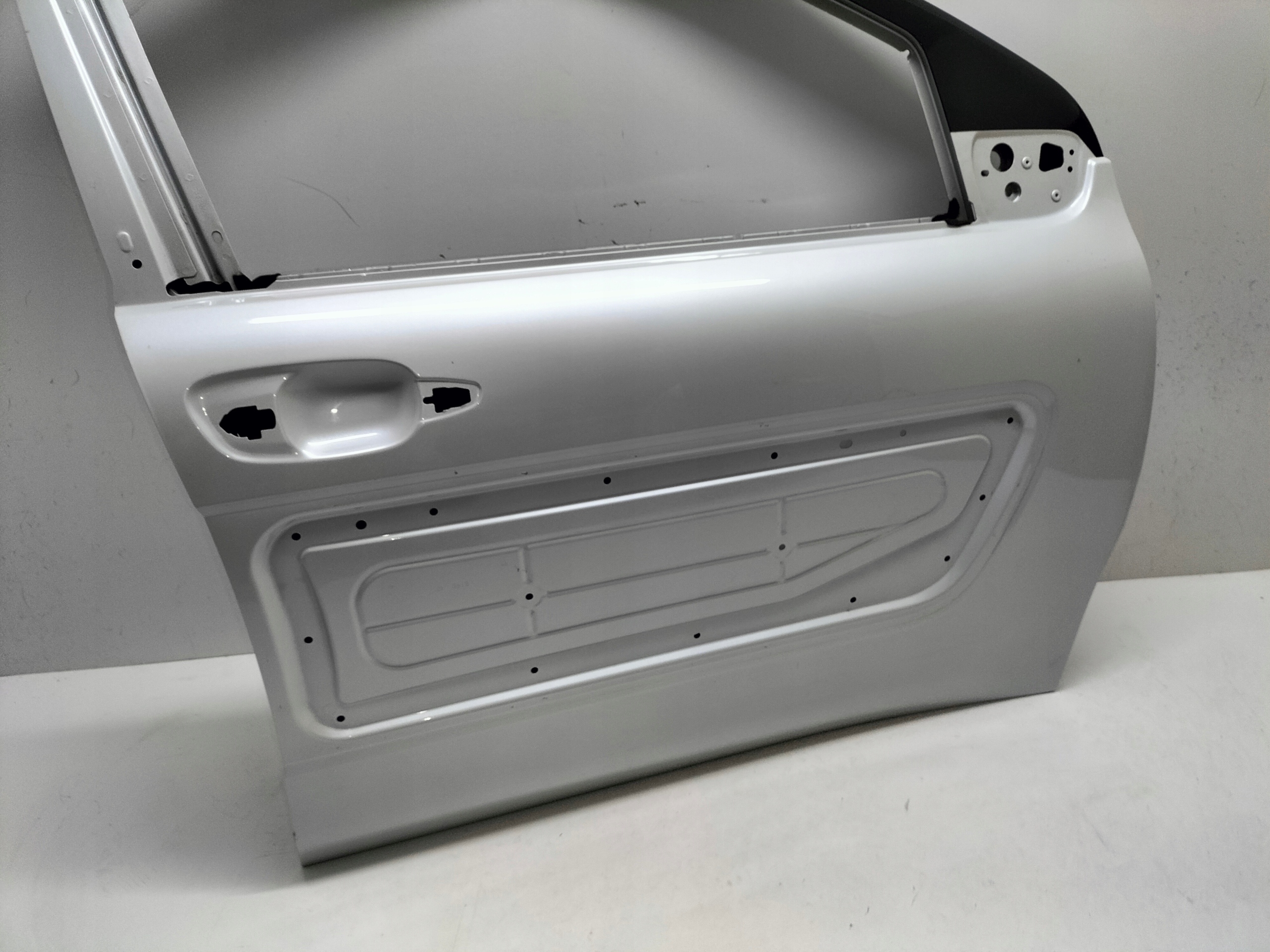 dveře přední předek pravé CITROEN C4 CACTUS 14-18