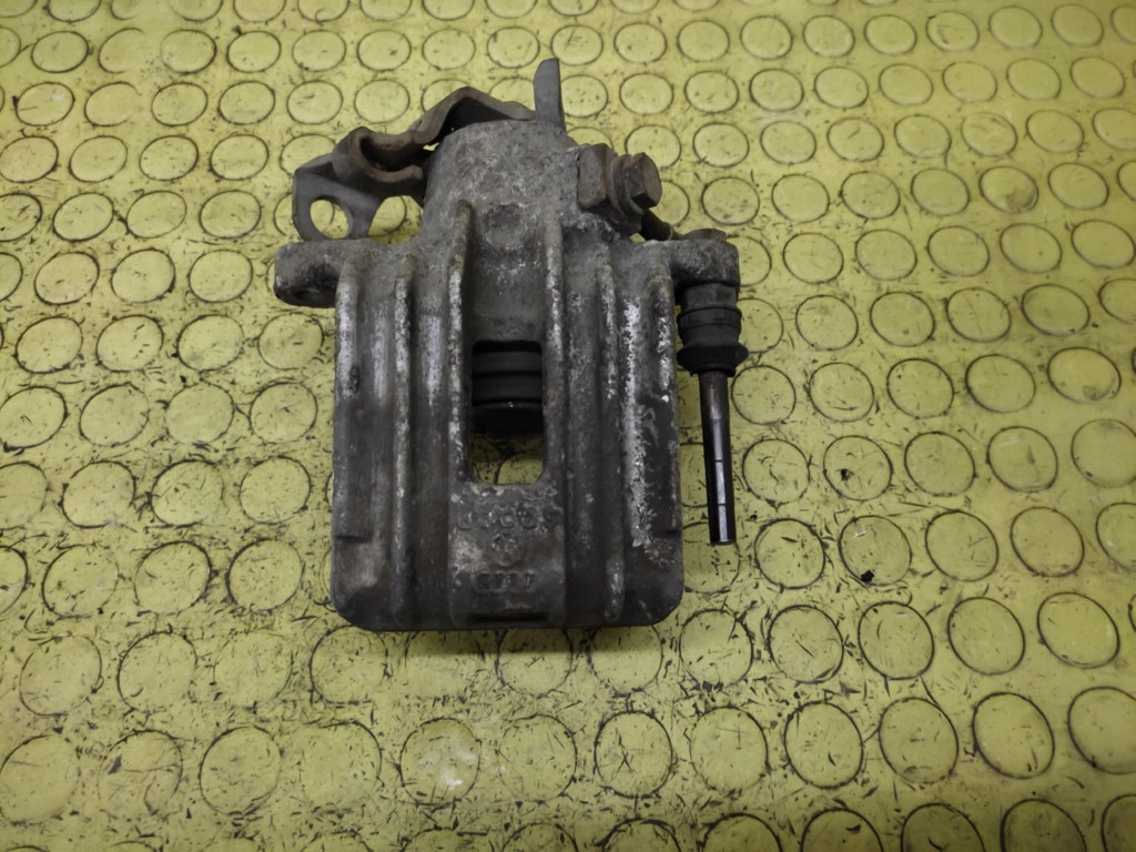 SKODA OCTAVIA and 1.9 TDI caliper right rear part