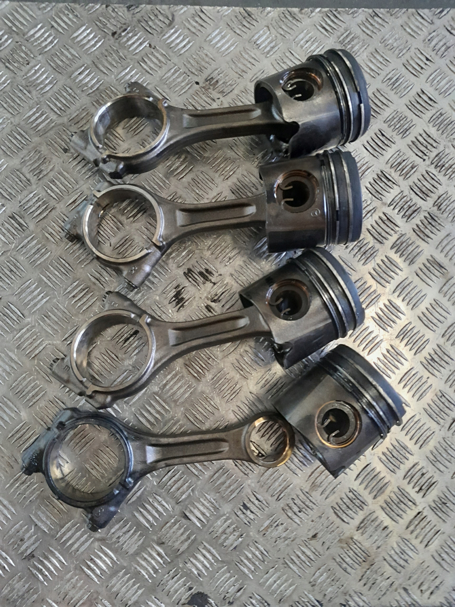 KORBOWÓD Z TŁOKIEM KORBOWODY TŁOKI MERCEDES ATEGO III EURO 6 OM 934 Numer katalogowy części R93601