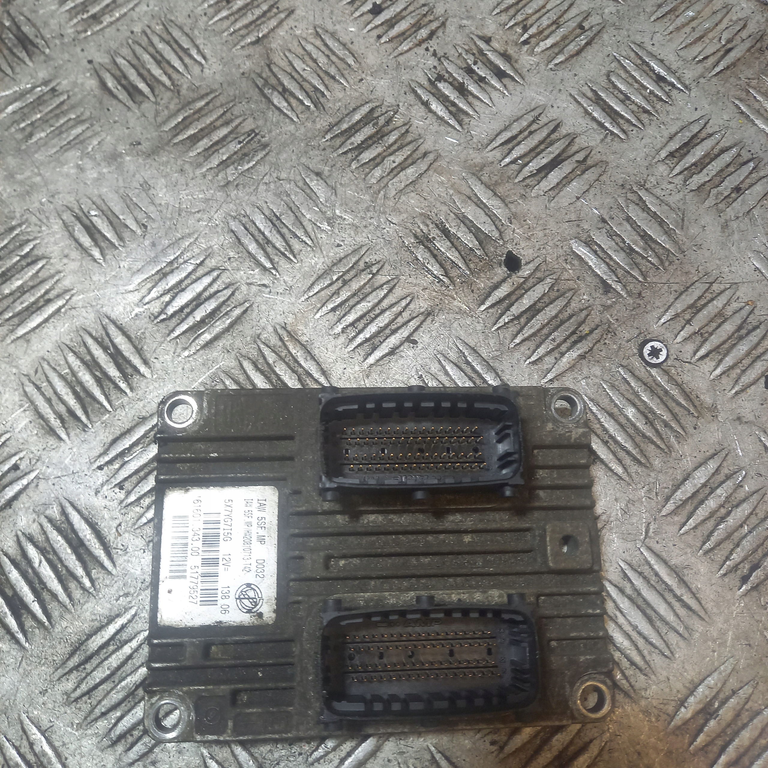 computer of the engine control unit FIAT ALBEA 51779527