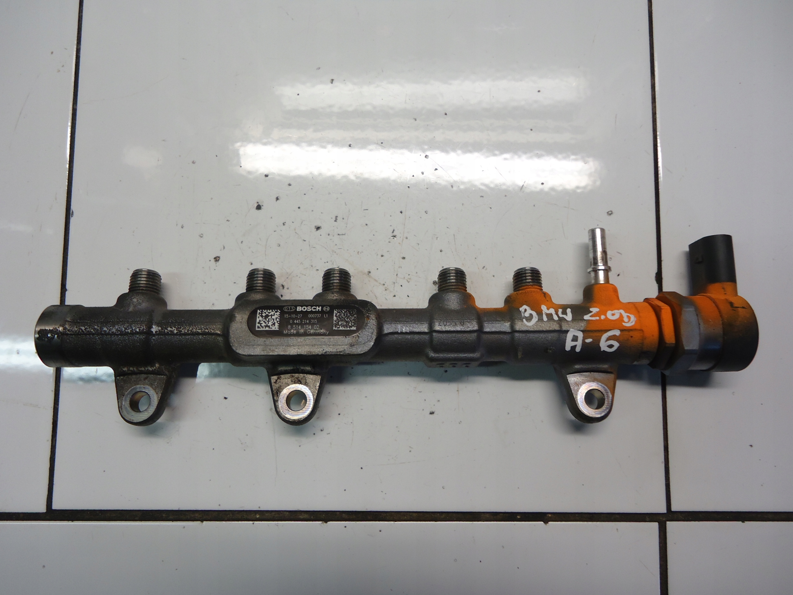 BMW 3 E90 2.0D N47D20A injection ramp 0445214315 sensor 0281002949