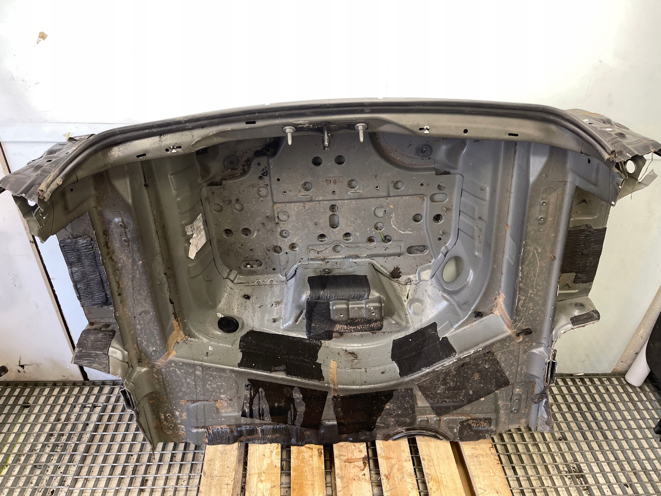 rear panel rear sump floor AUDI A6 C7 sedan LX7U