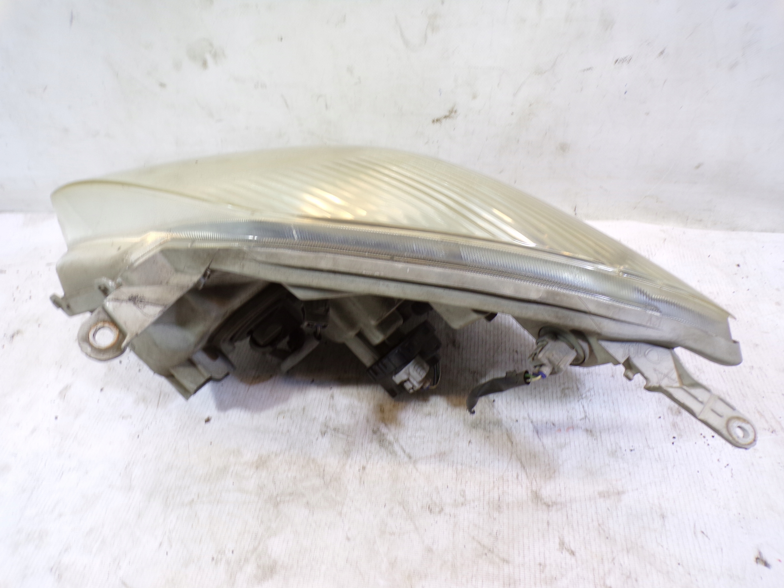 light front front right TOYOTA COROLLA VERSO 1 and