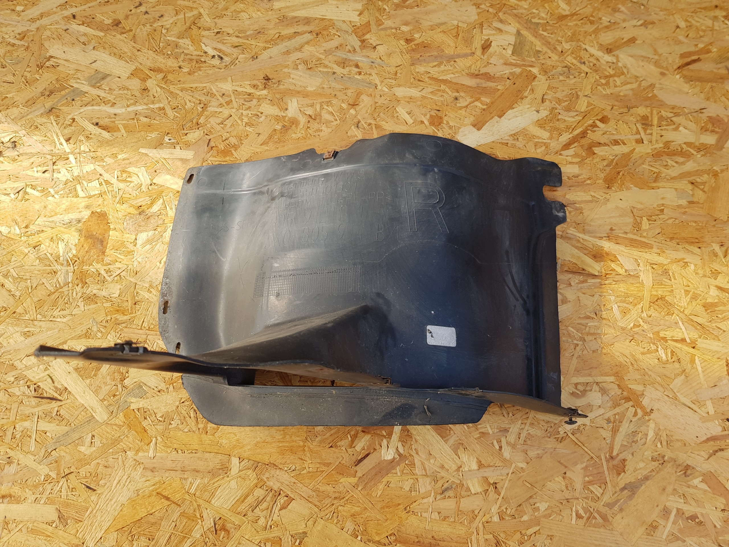 VW GOLF VI mudguard front front right 5K0805974B