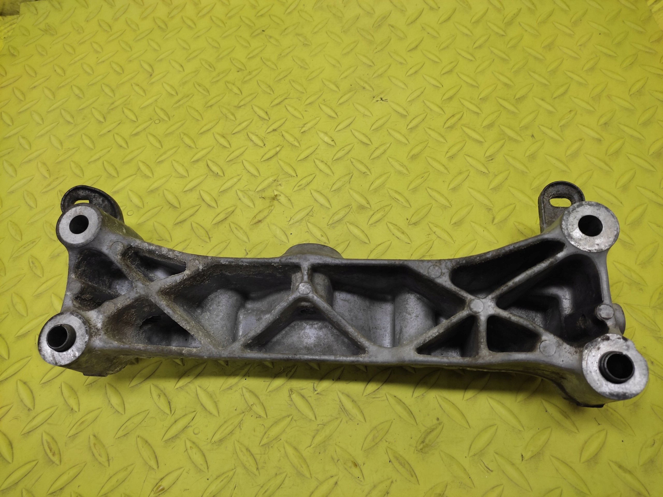 CITROEN C5 III 1.6 THP holder engine mount 9682776880