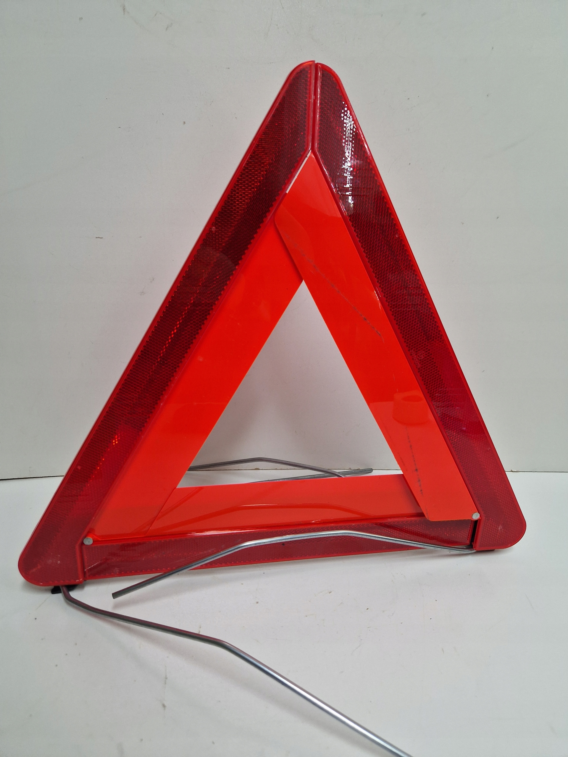 TRÓJKĄT OSTRZEGAWCZY (821/24) Producent Kamar