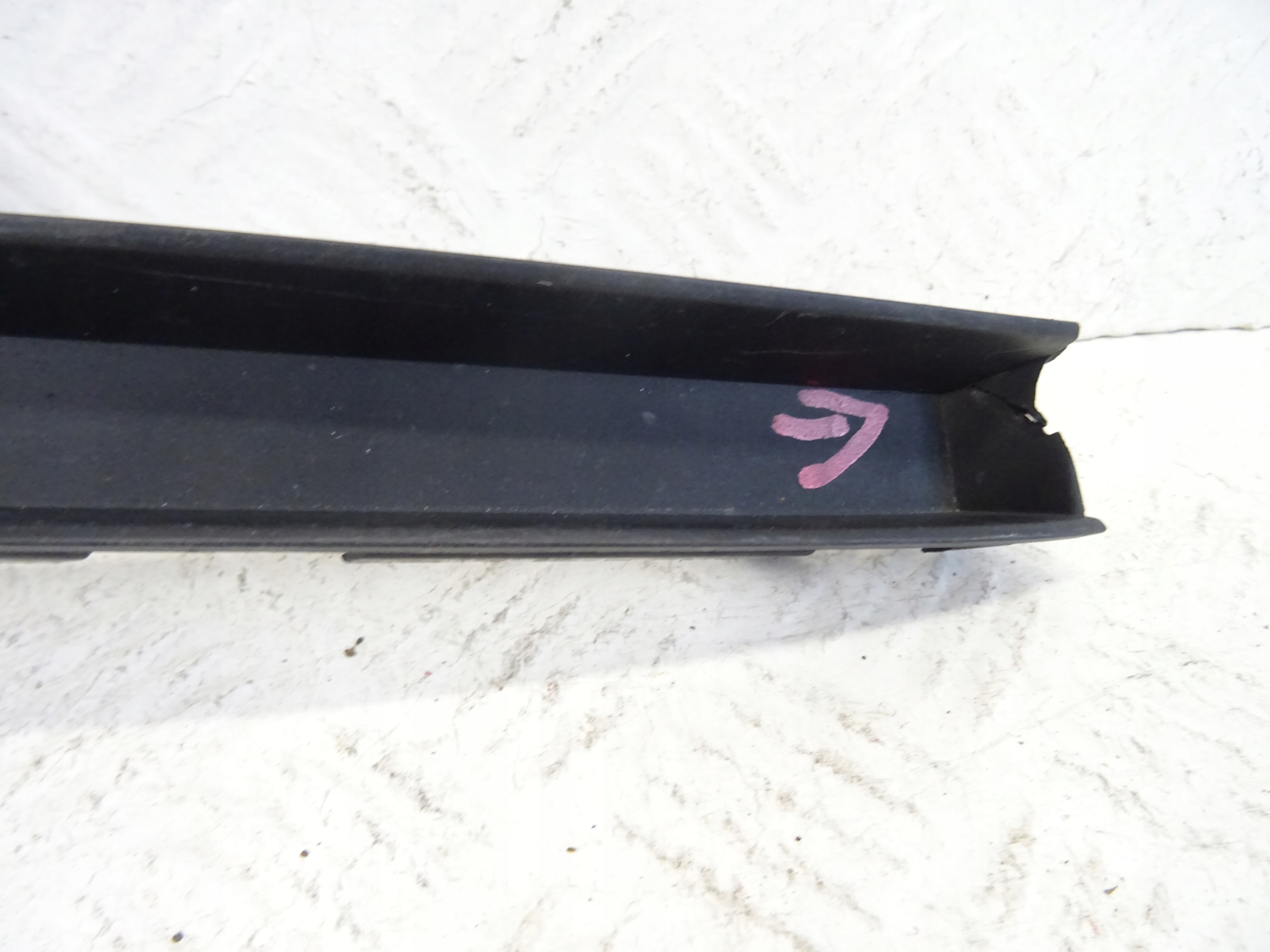 grid of a bumper front front right AUDI A3 8V 8V3807682S