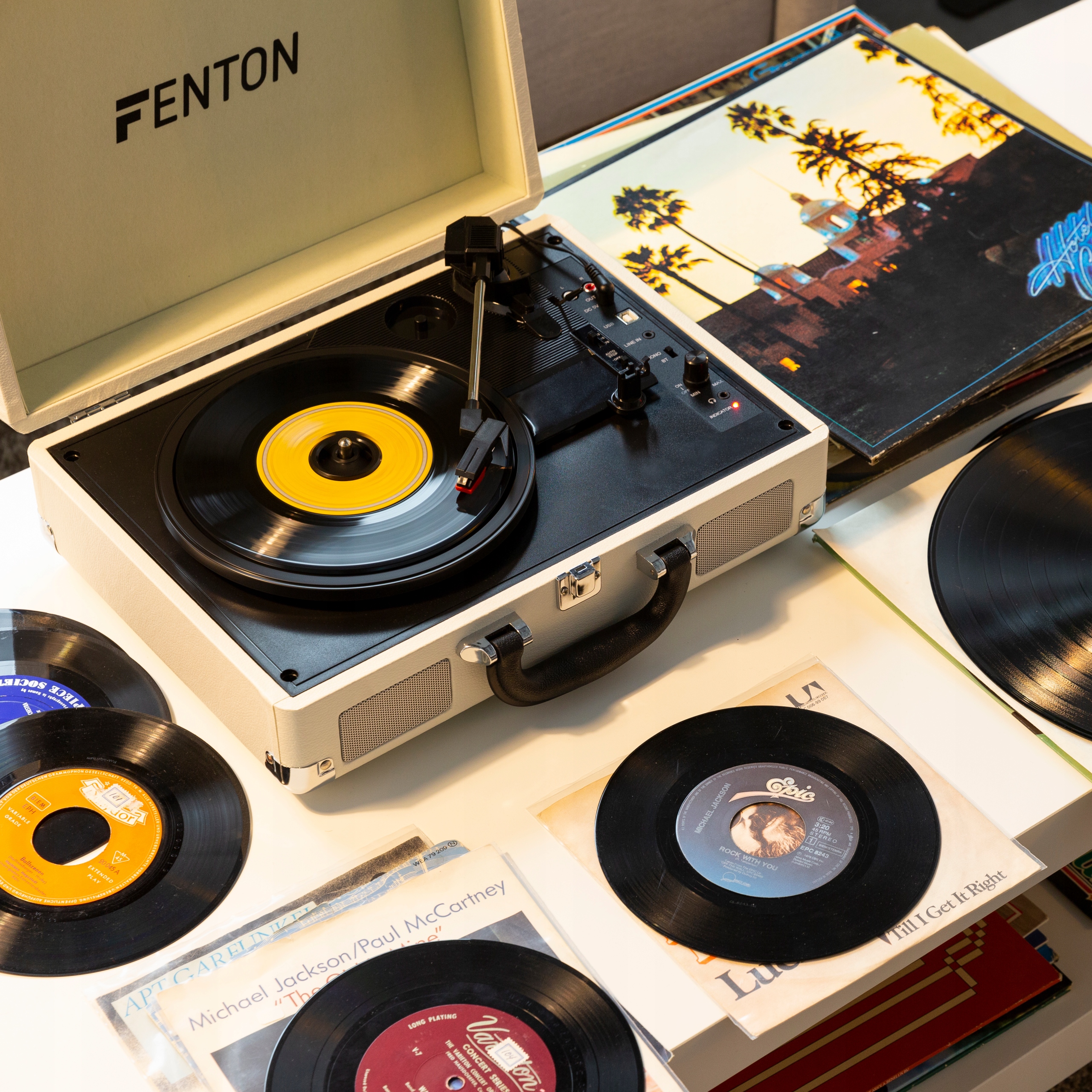 GRAMOFON W WALIZCE+ DEDYKOWANE CASE+ WINYL/ ZESTAW Model RP115D