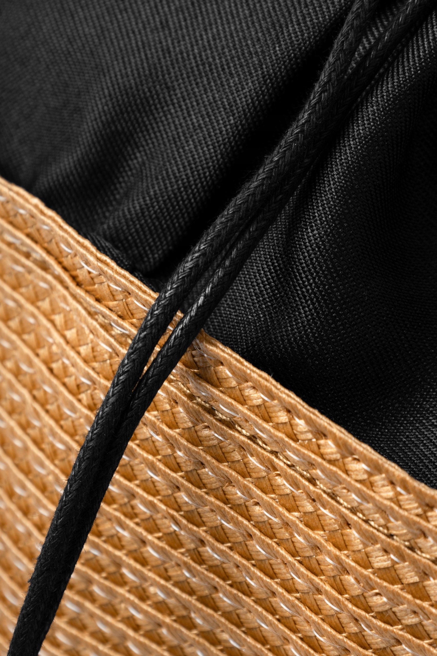 Pleciona torebka NOBO ze ściągaczem beżowa Styl miejski