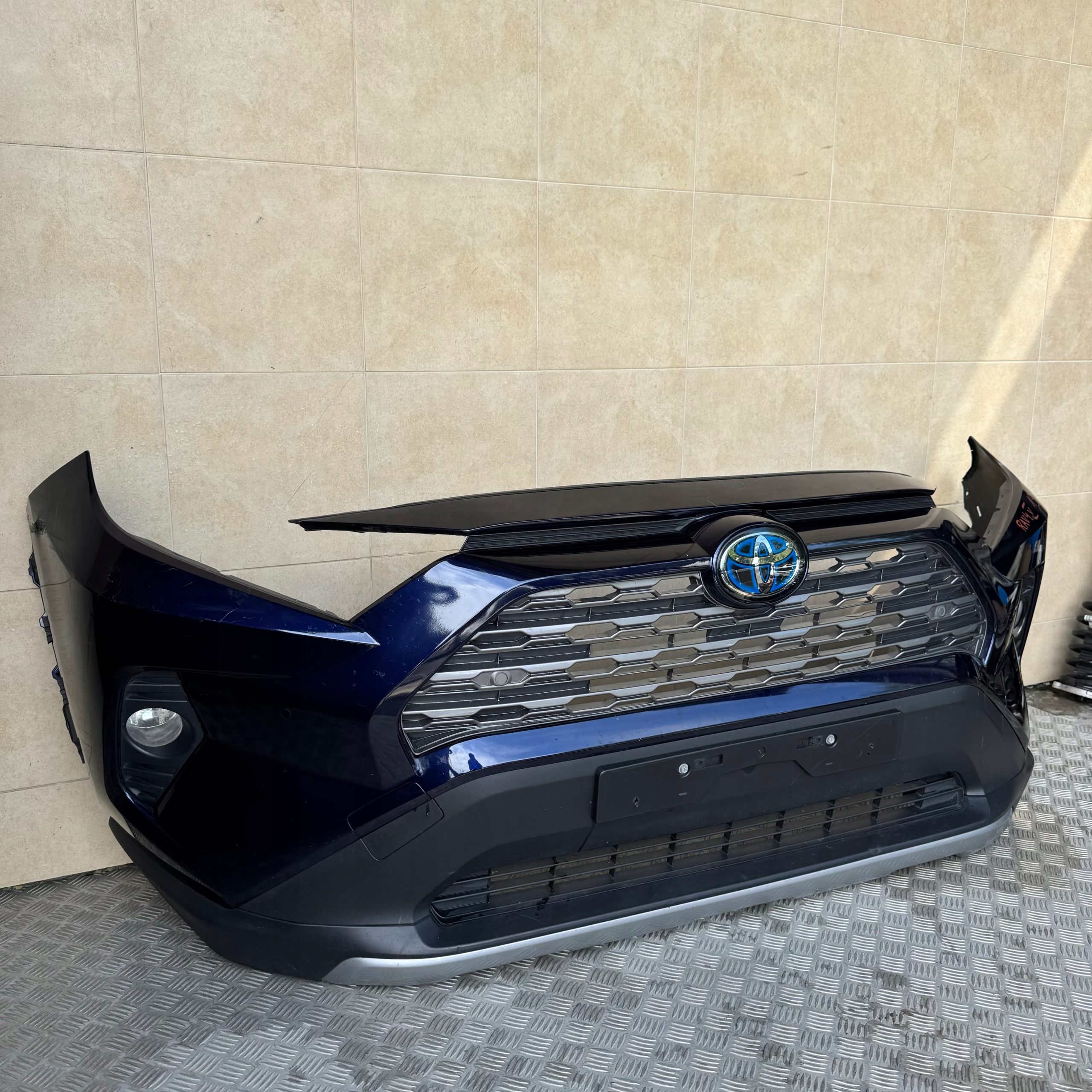 front bumper complete TOYOTA RAV4 RAV 4 V RAV-4 V 2020 ROK HYBRID