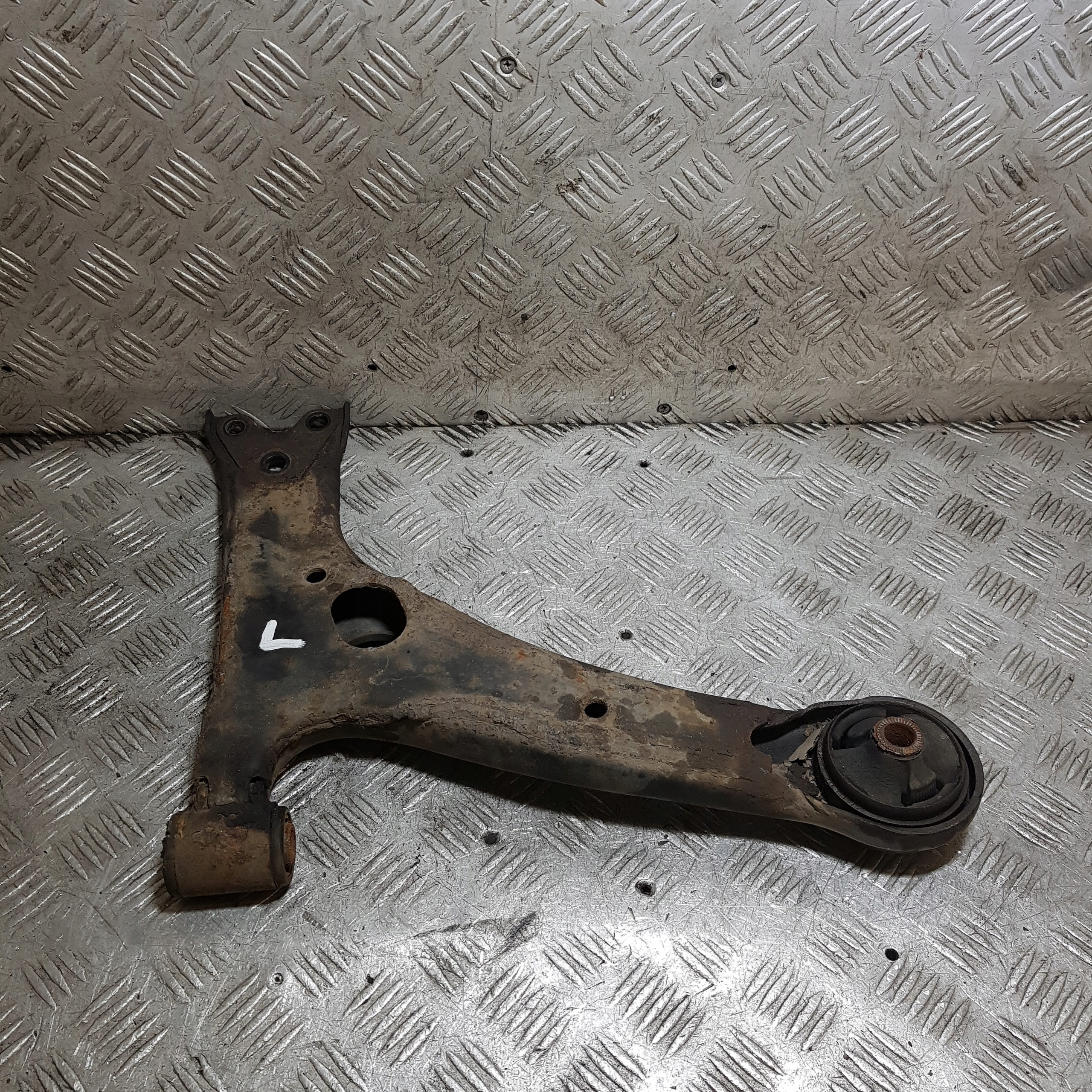 arm left front TOYOTA AVENSIS VERSO
