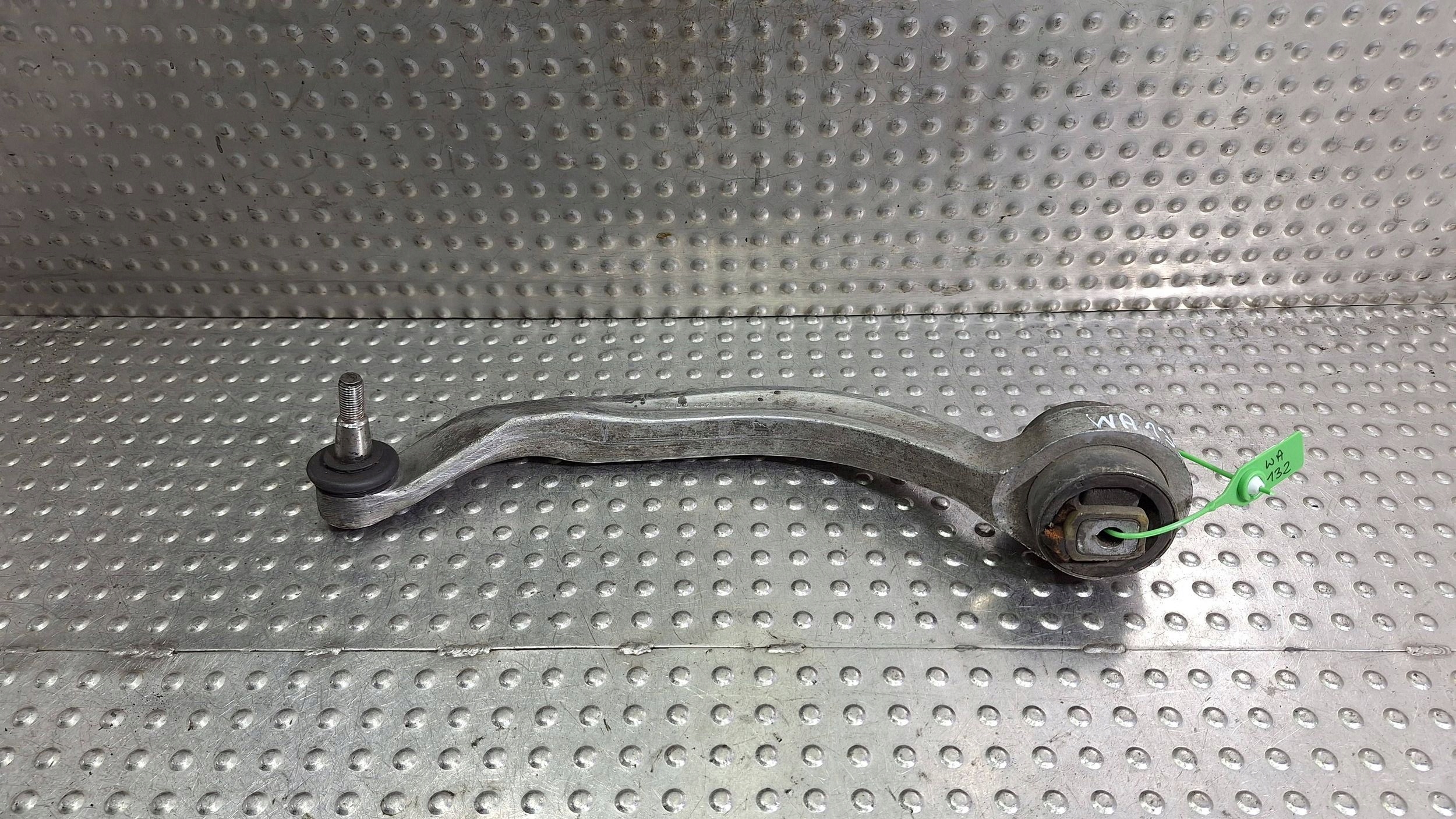 arm left front lower BANAN 4D0407695J VW PASSAT B5 AUDI A4 B5 A8 D2
