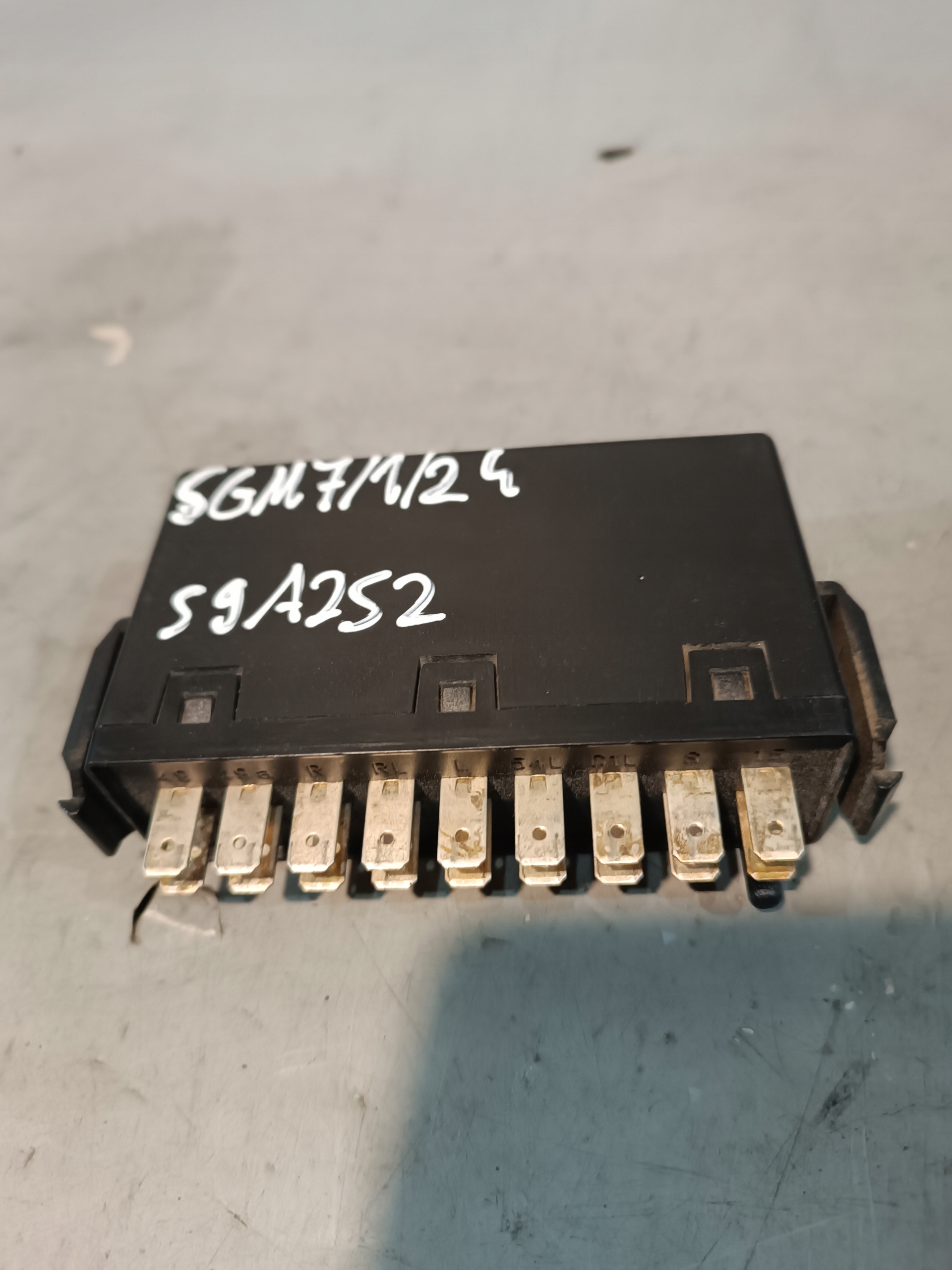Relais Module Indicateurs de direction MERCEDES ECONIC 0035445232