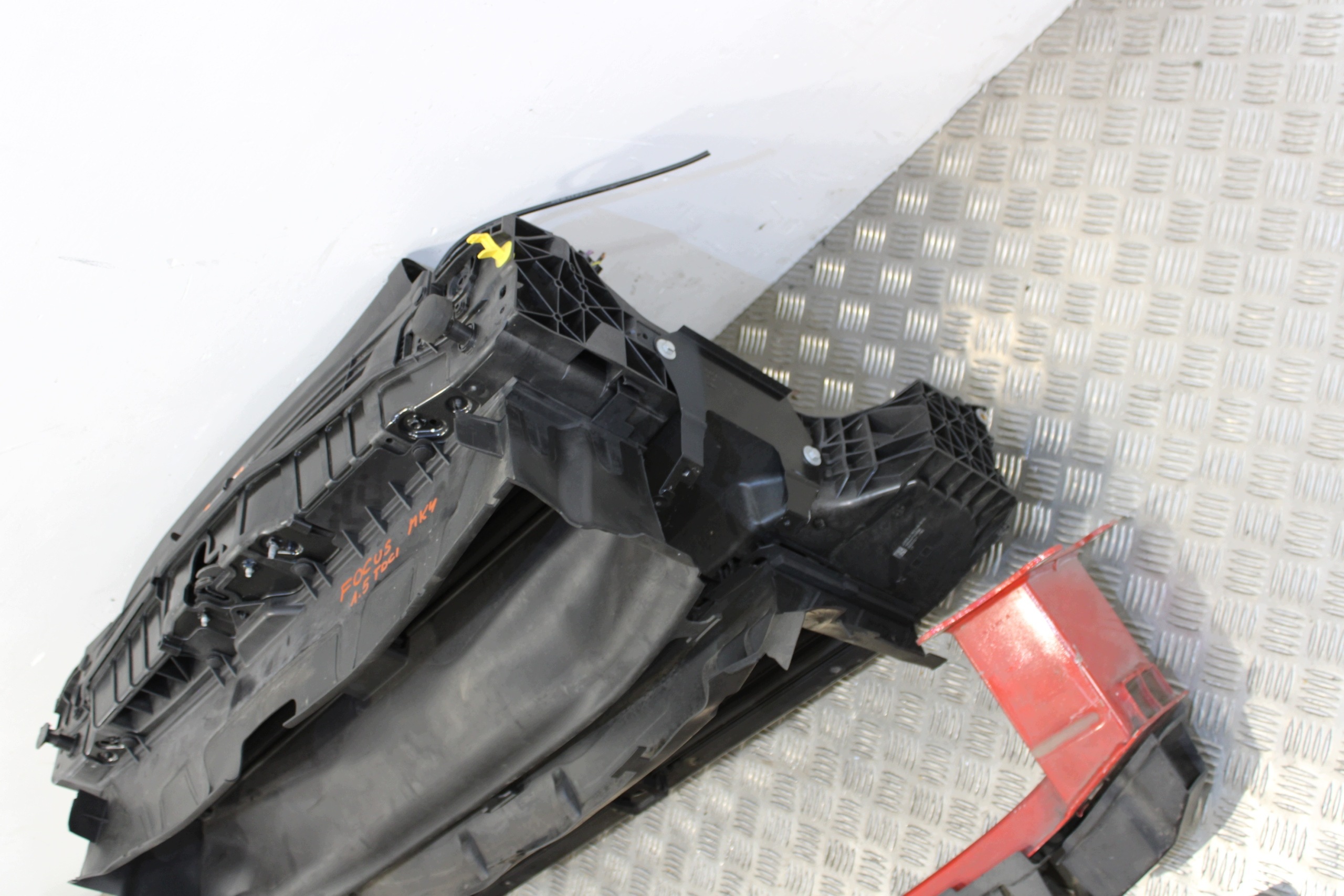 support panel for radiators front radiator pillar FORD FOCUS MK4 ST-LINE 1.5 TDCI
