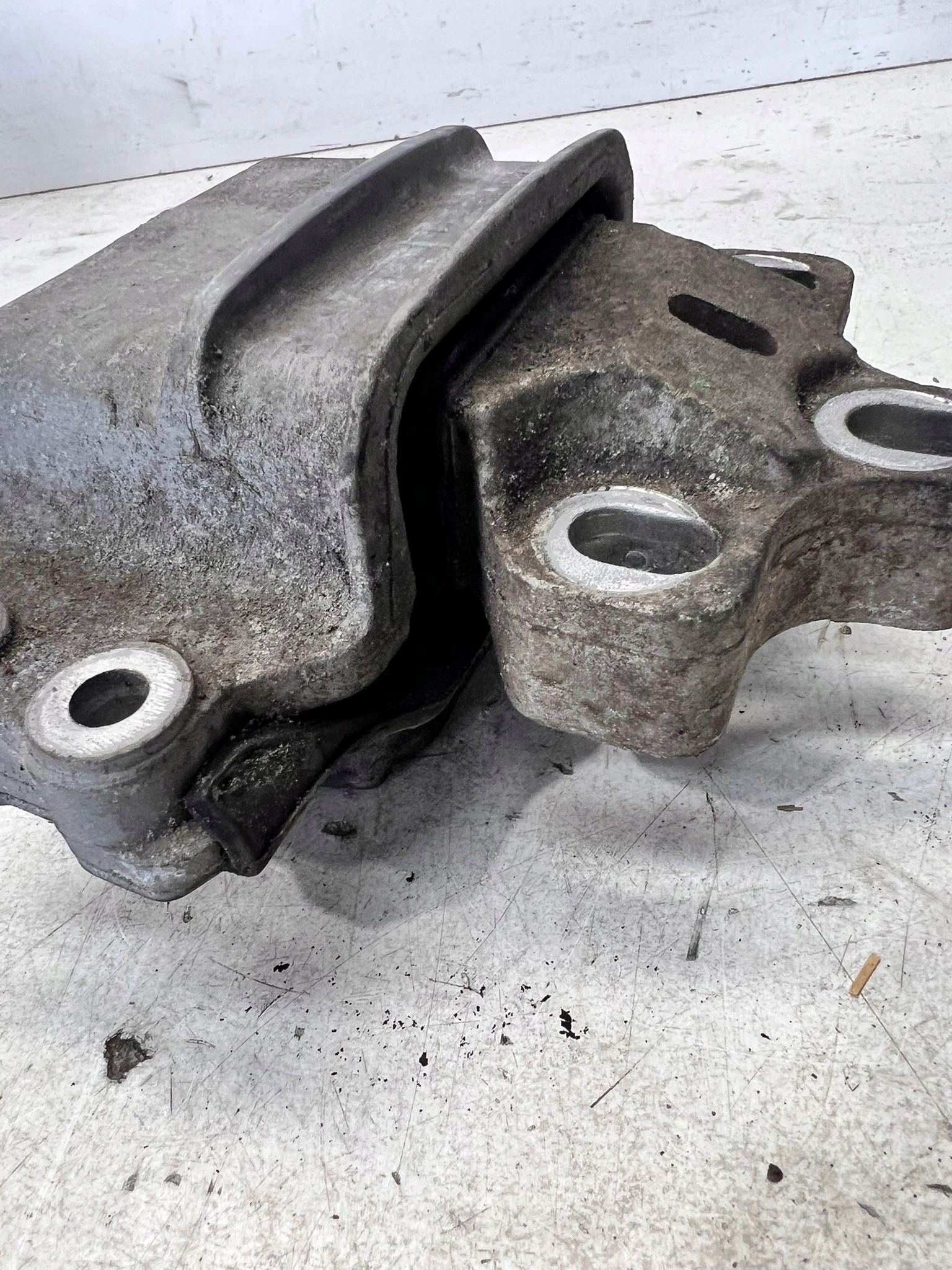 holder engine mount AUDI VW SEAT SKODA 8J0199555
