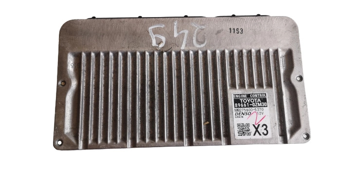 computer ECU TOYOTA DENSO 89661-0ZM30 MB275600-537