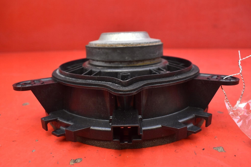 speaker right rear part 30657445 VOLVO XC60 1 and 08-13