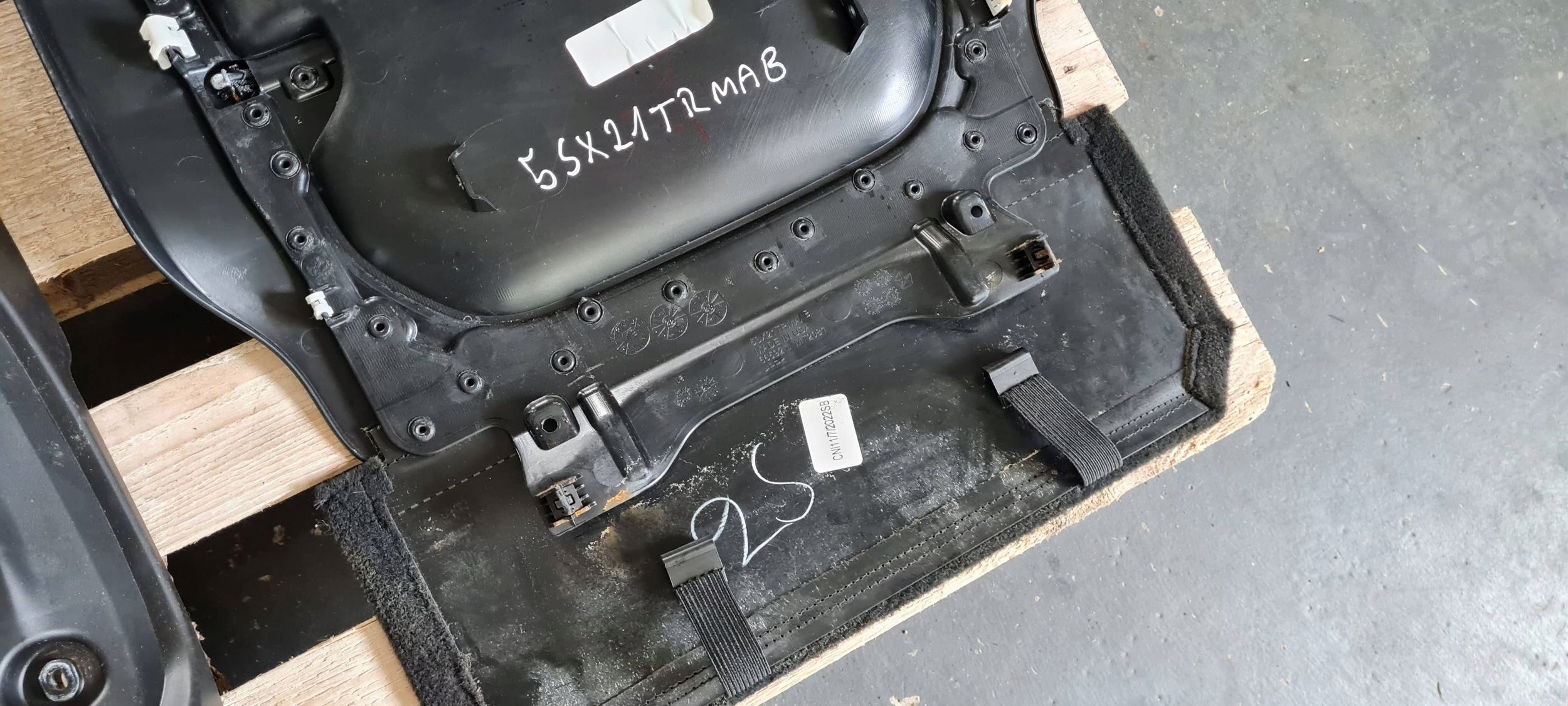 Chrysler Pacifica 2022 cover PLECY seat side left front 5SX21TRMA
