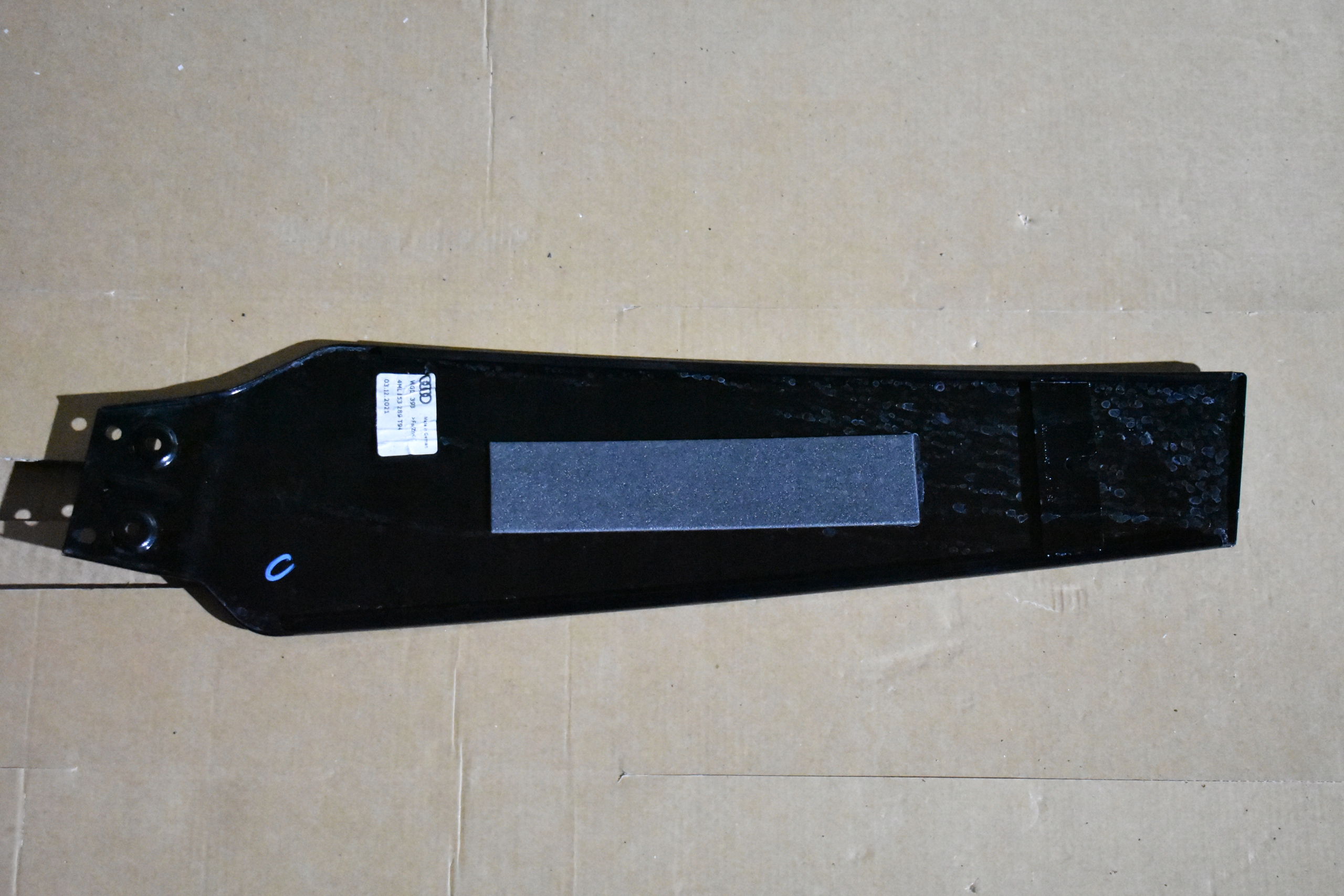 IDEALNA moulding SLUPKA left LAMBORGHINI URUS 1