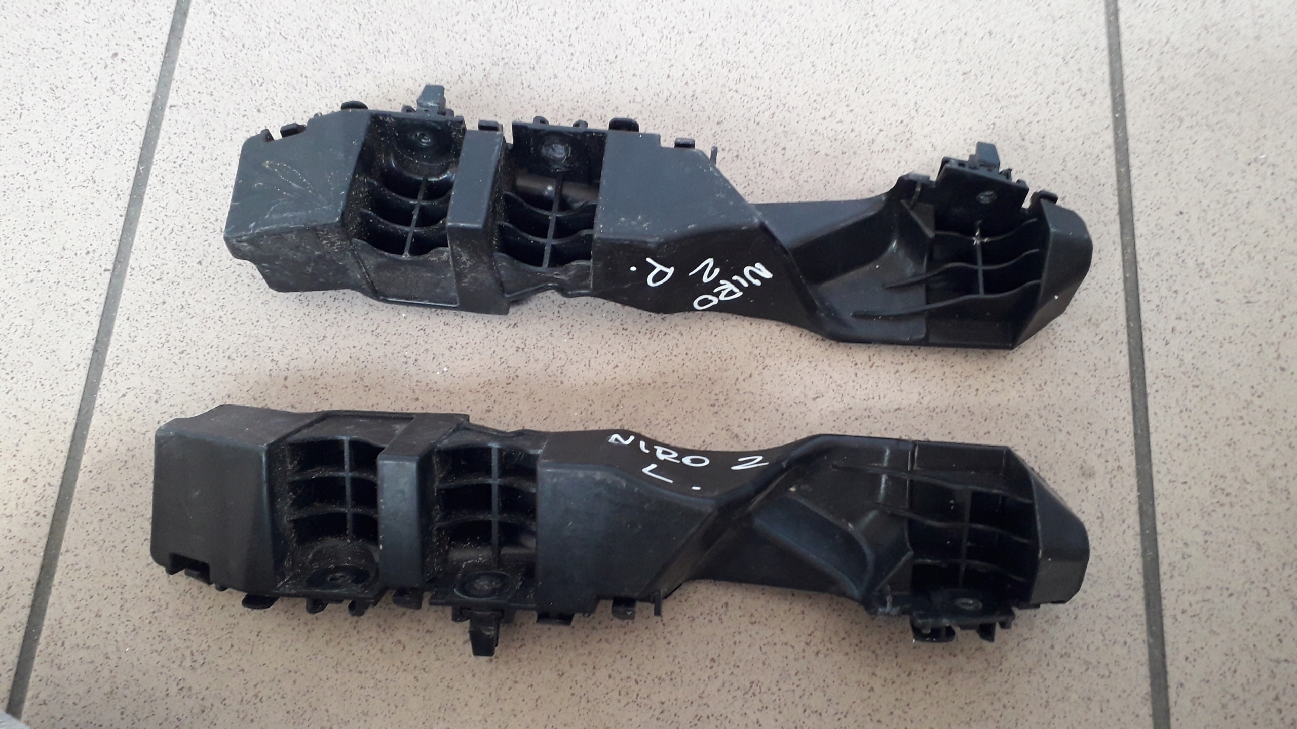 SG2 - KIA NIRO II 2022-СКОЛЬЗЯЩЕЕ КРЕПЛЕНИЕ ПЕРЕДНЕГО БАМПЕРА