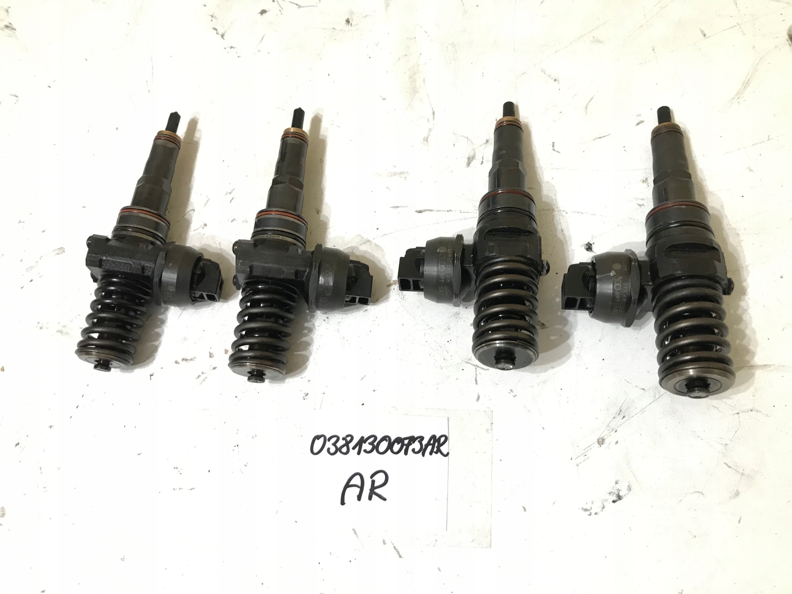 насос форсунка Audi A4 B6 1.9 tdi 130 ЛС awx 038130073AR